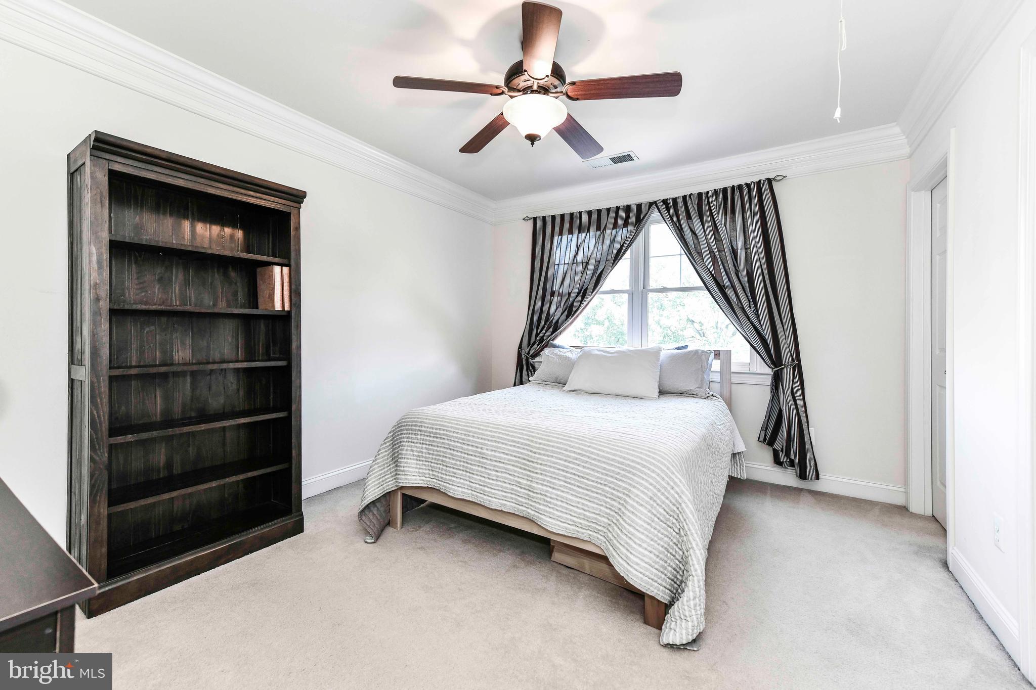 7587 VENTURE DR
