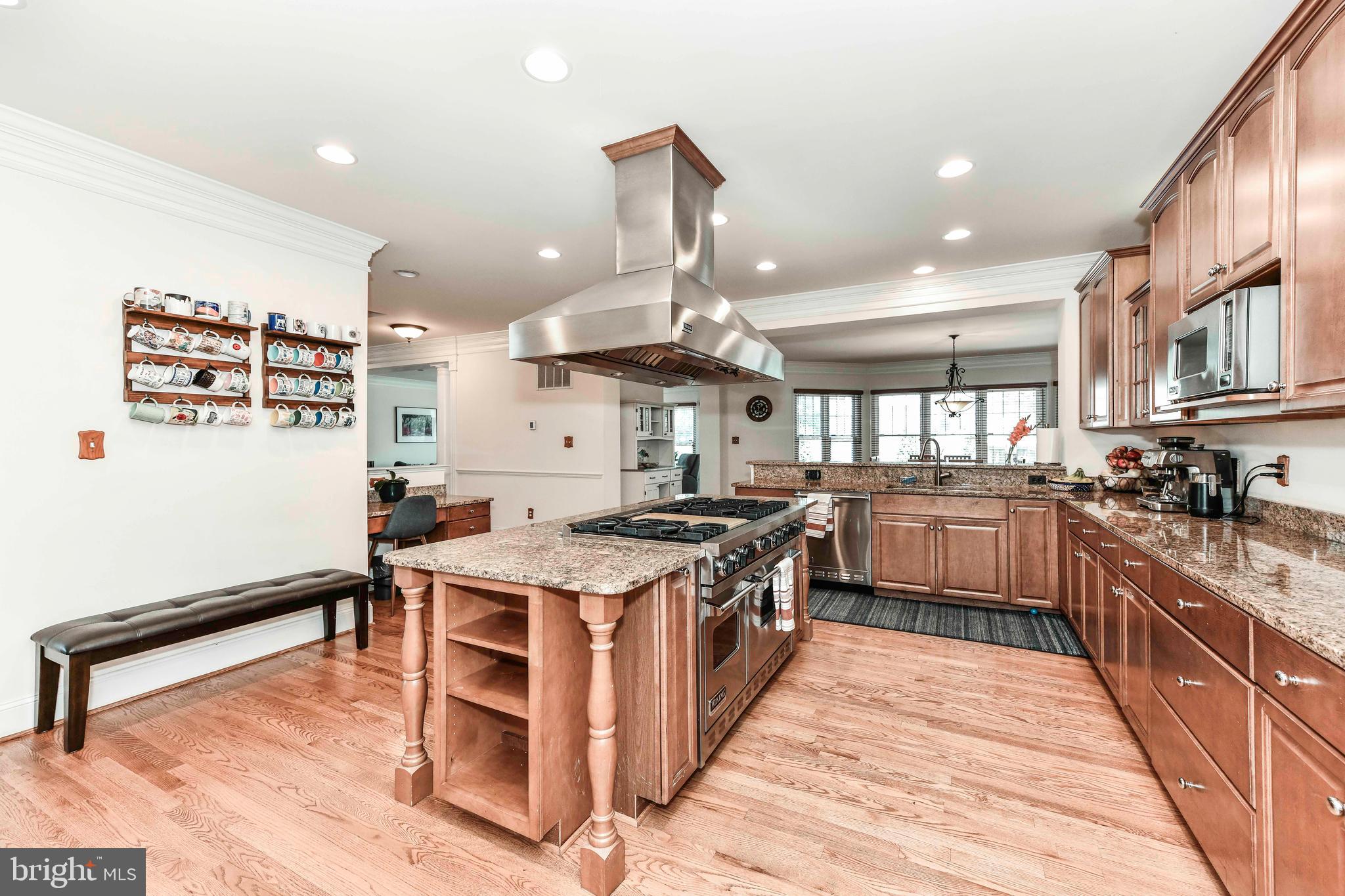 7587 VENTURE DR