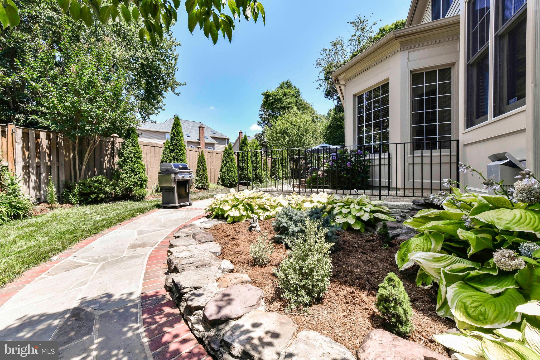 7587 VENTURE DR