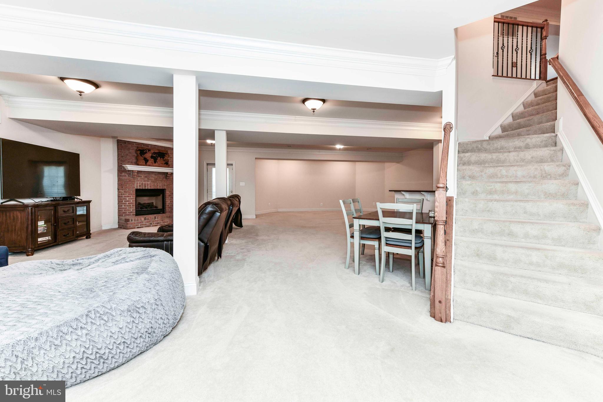7587 VENTURE DR