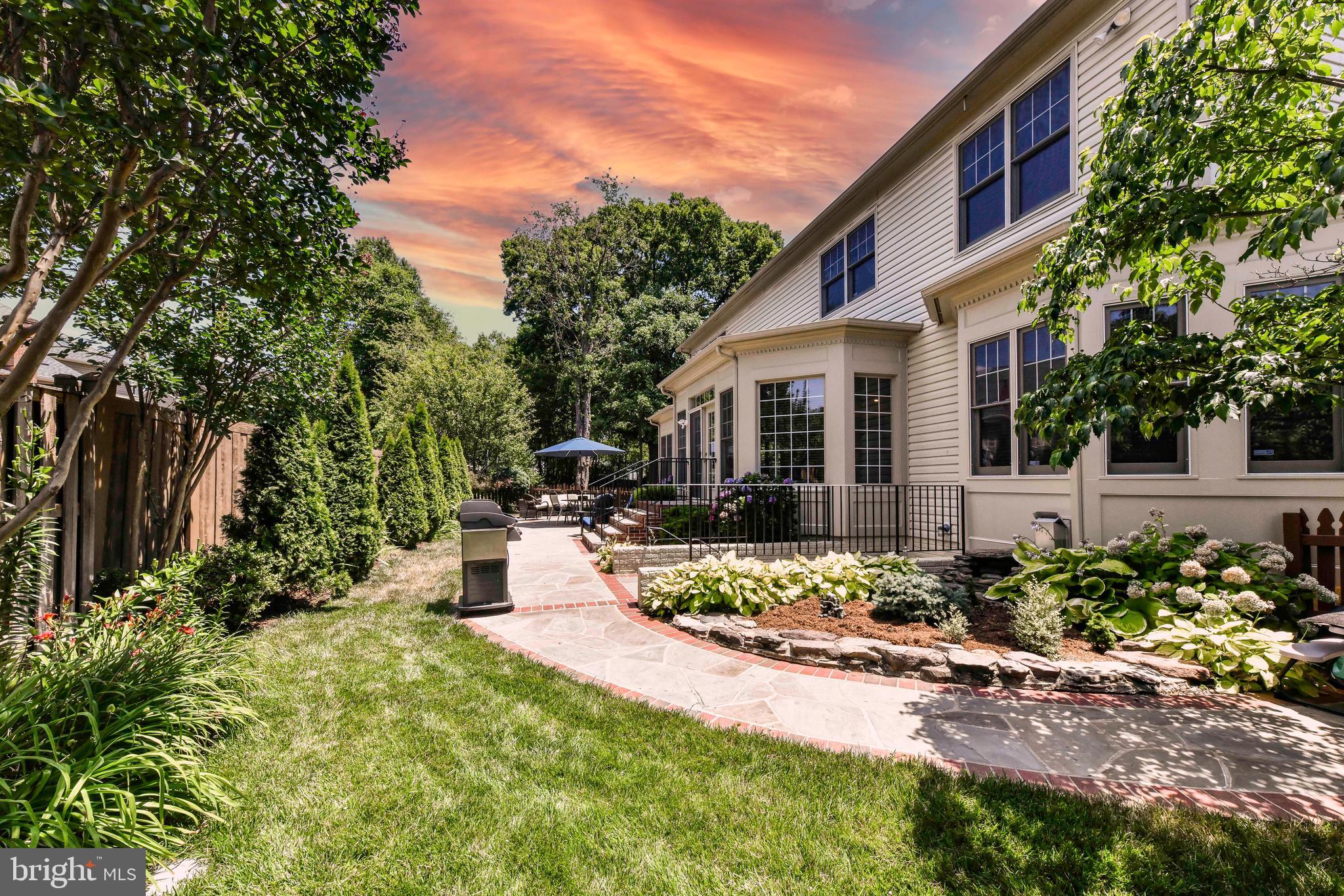 7587 VENTURE DR