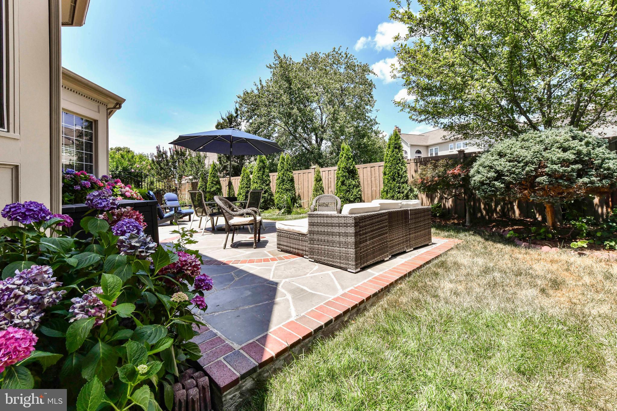 7587 VENTURE DR