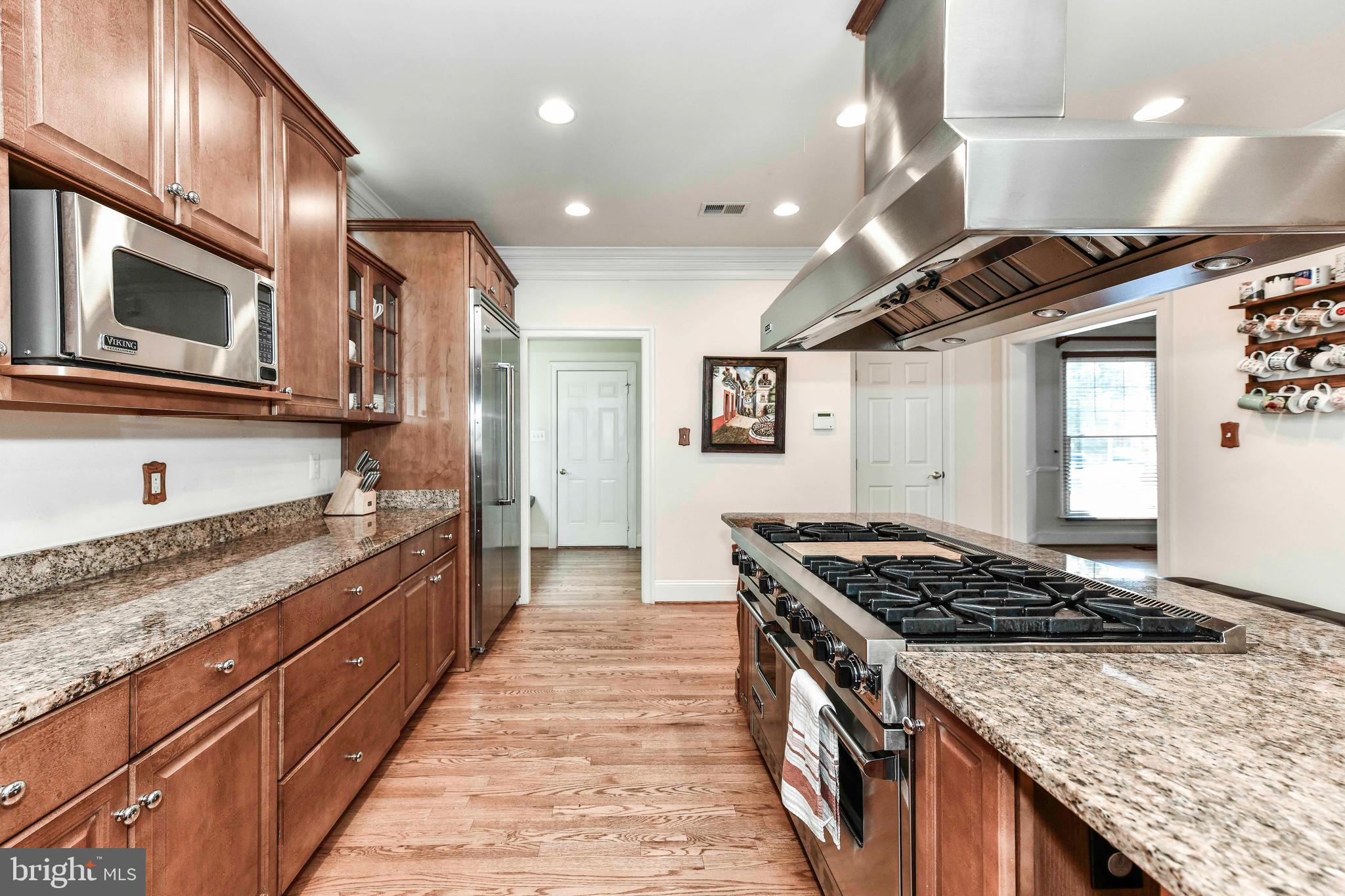 7587 VENTURE DR