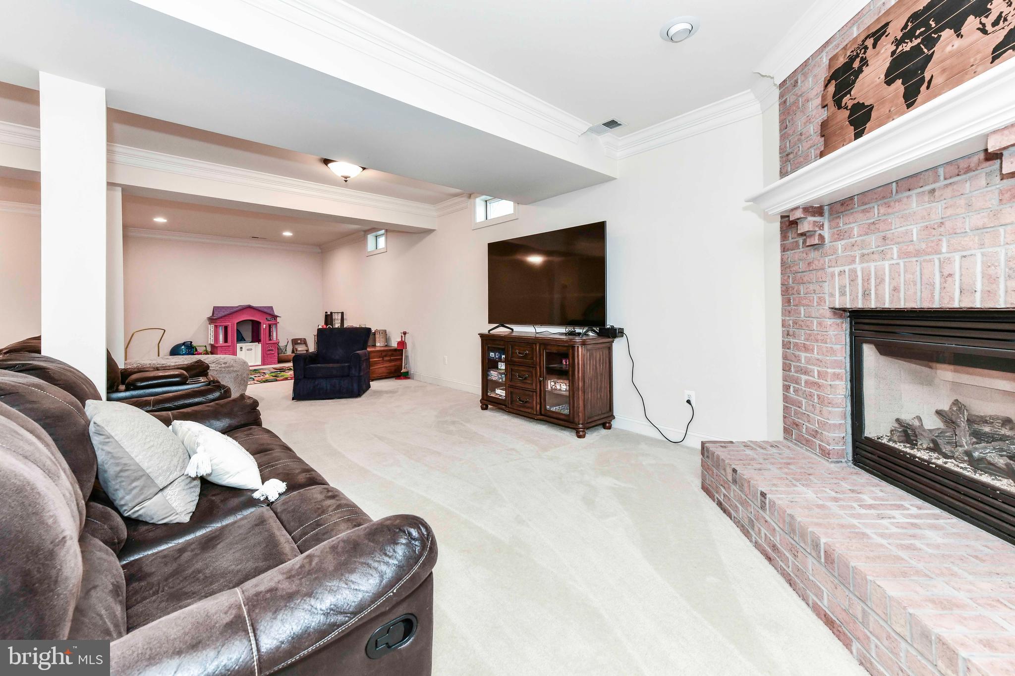 7587 VENTURE DR