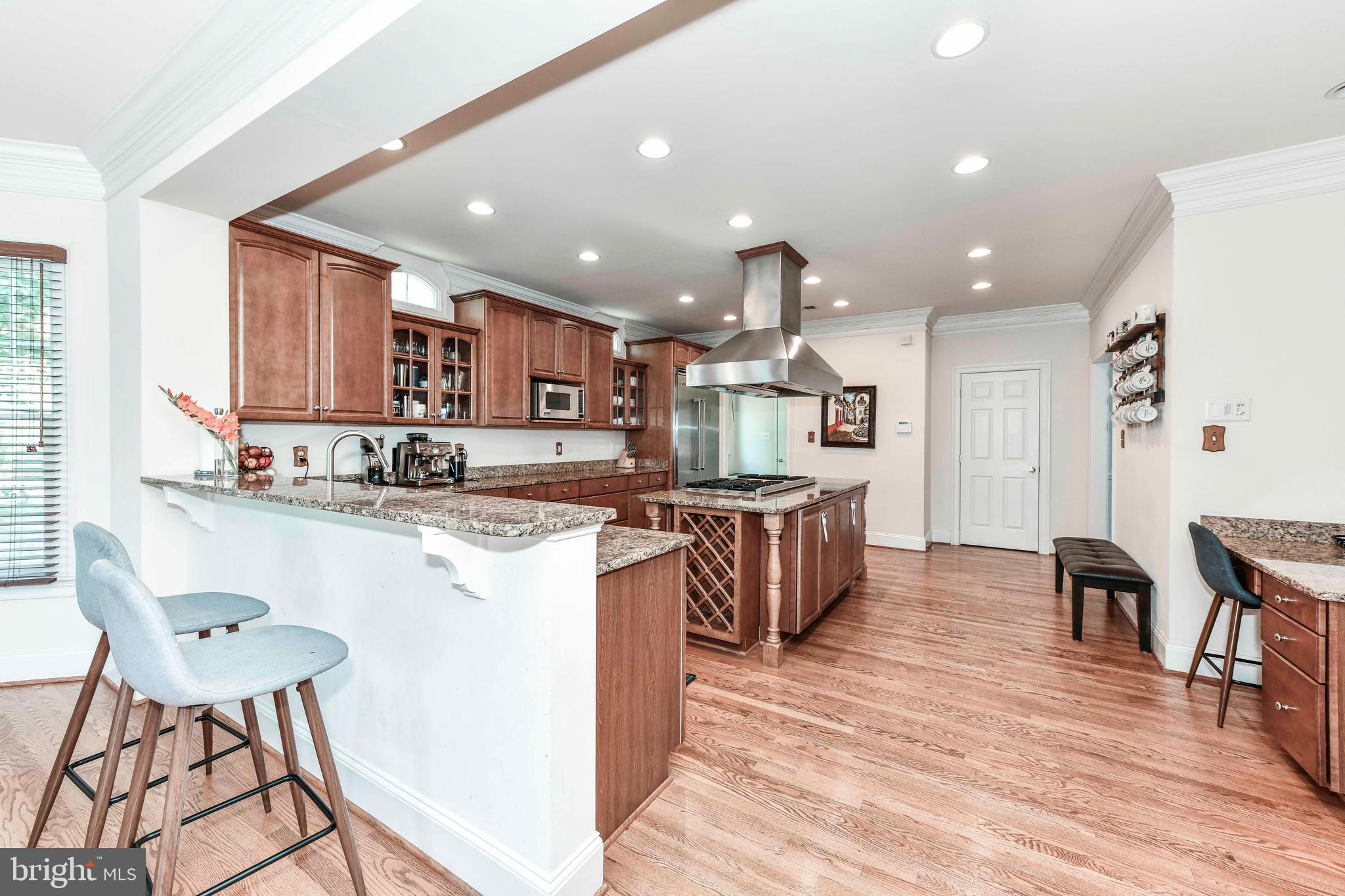 7587 VENTURE DR