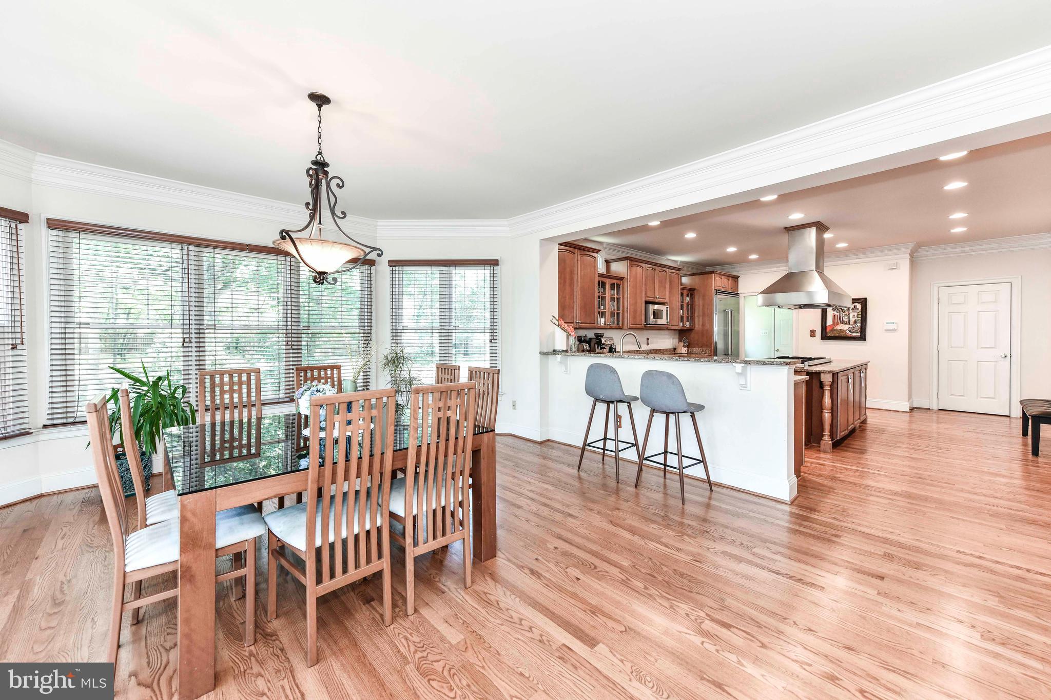 7587 VENTURE DR