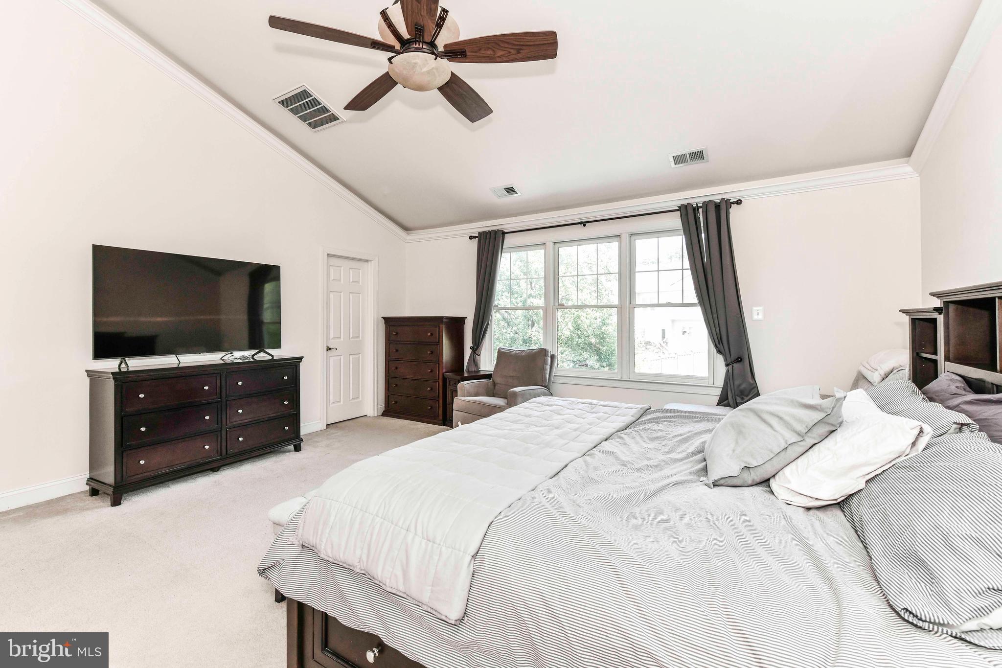 7587 VENTURE DR