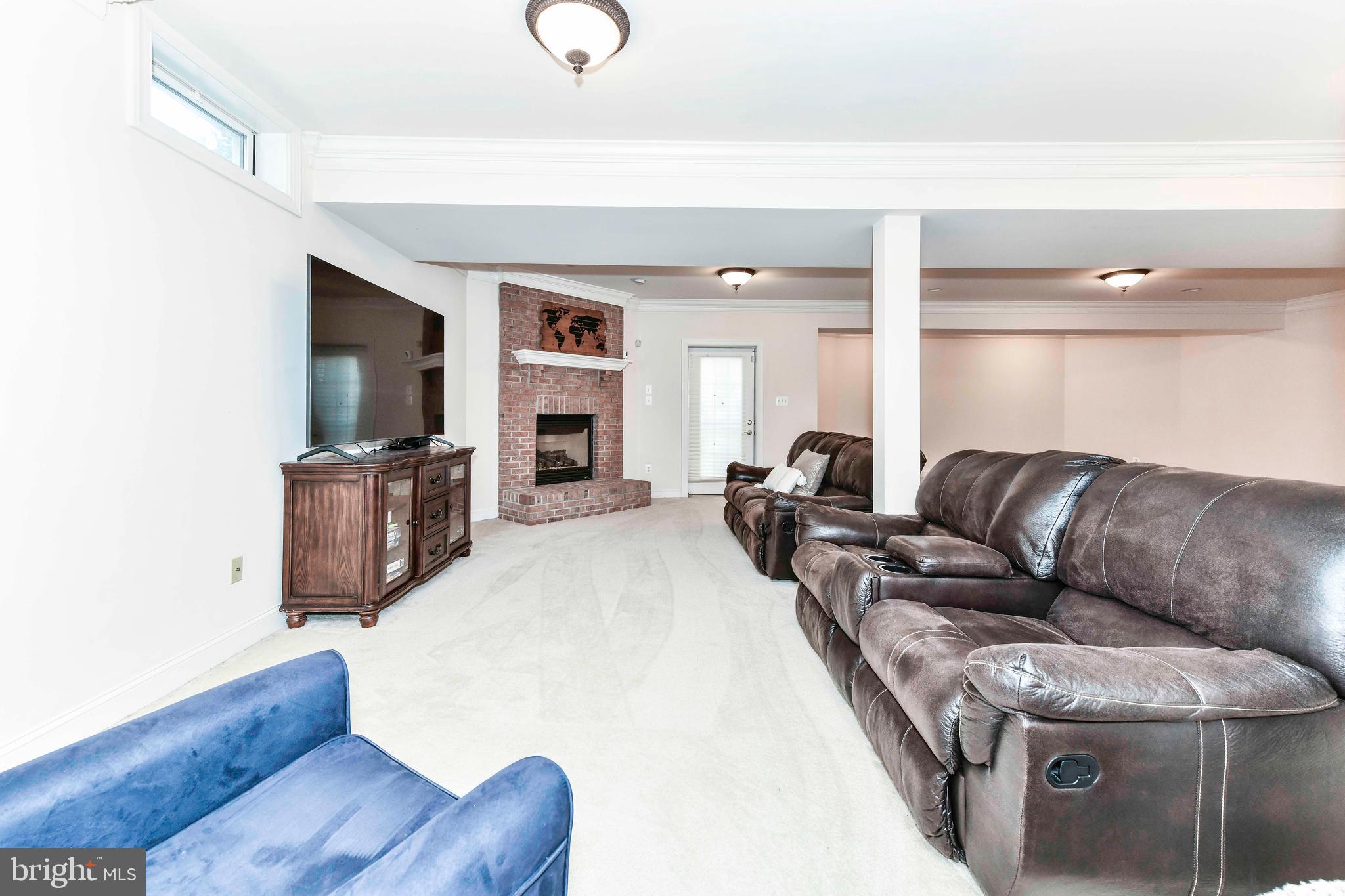 7587 VENTURE DR