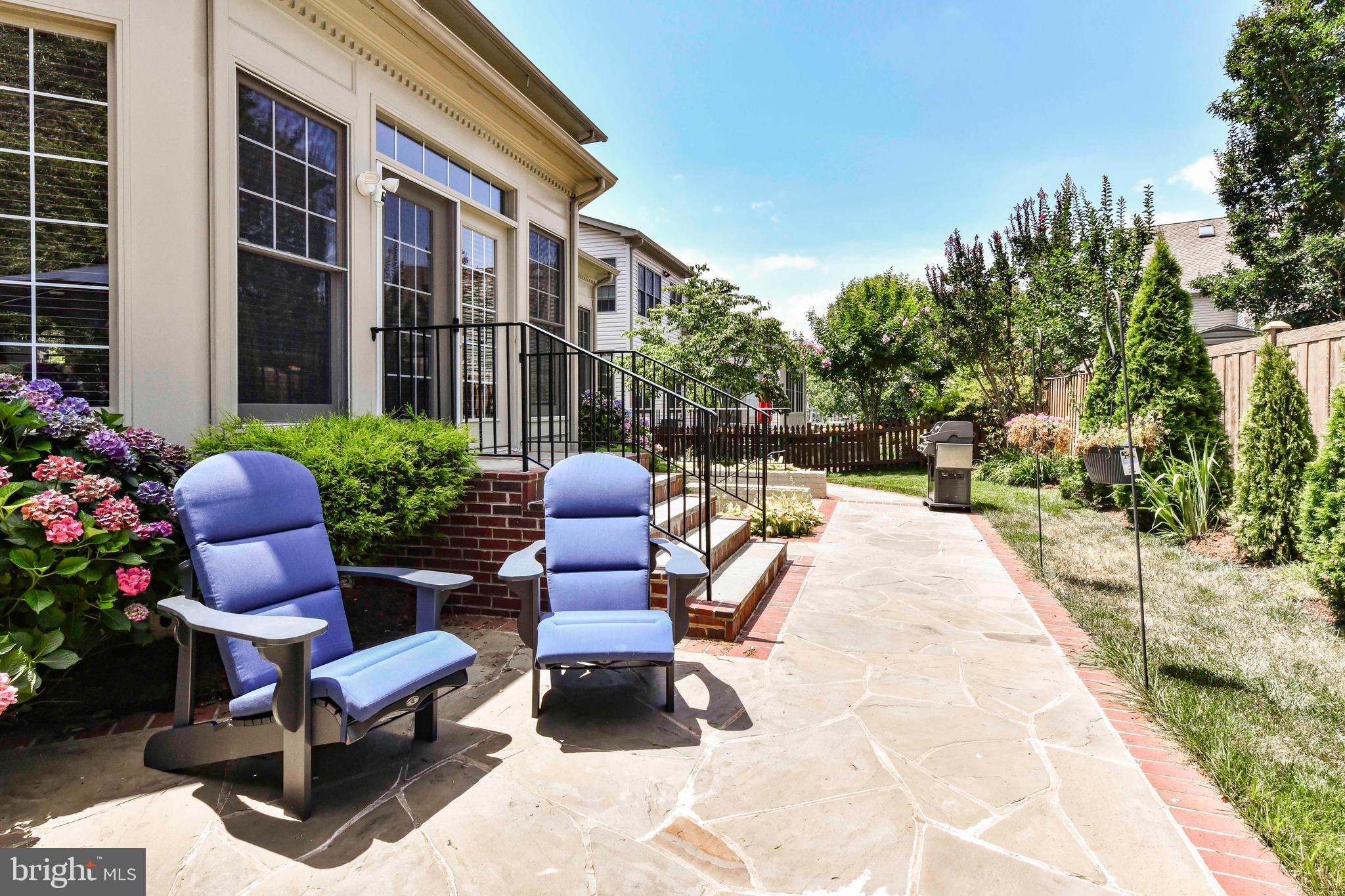 7587 VENTURE DR