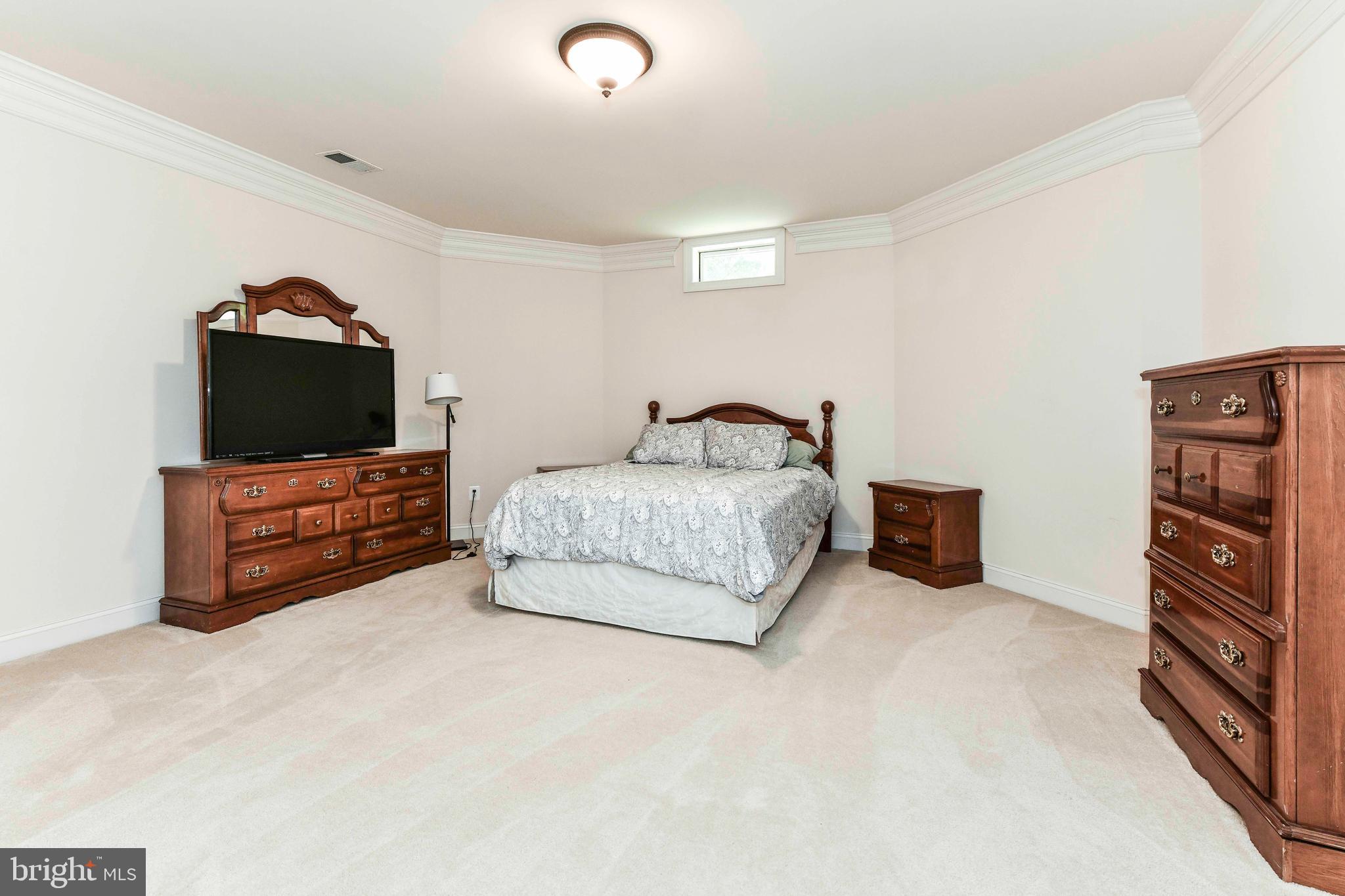 7587 VENTURE DR