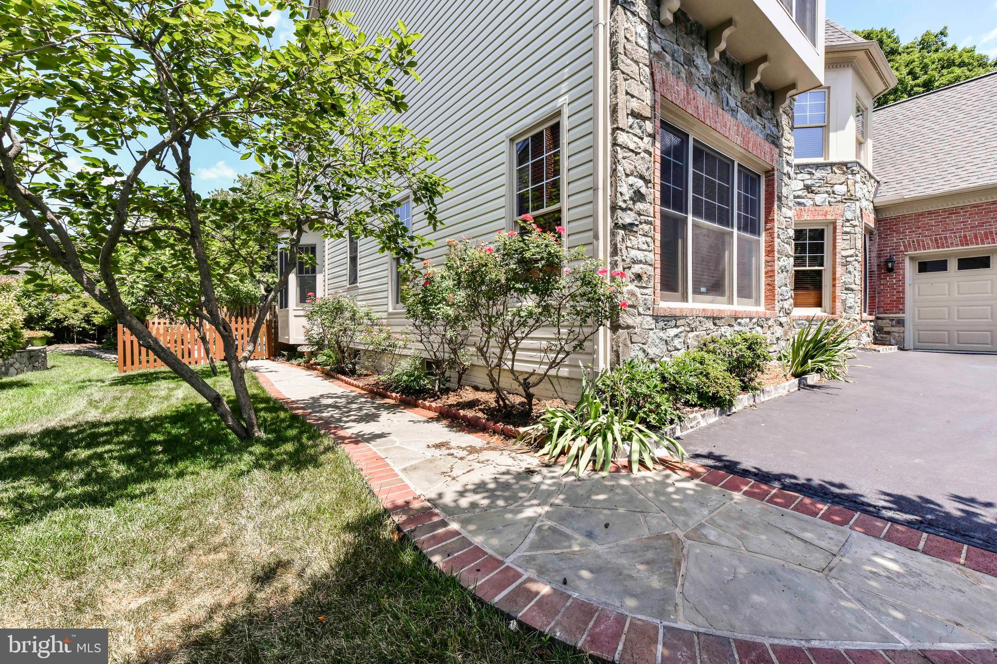 7587 VENTURE DR
