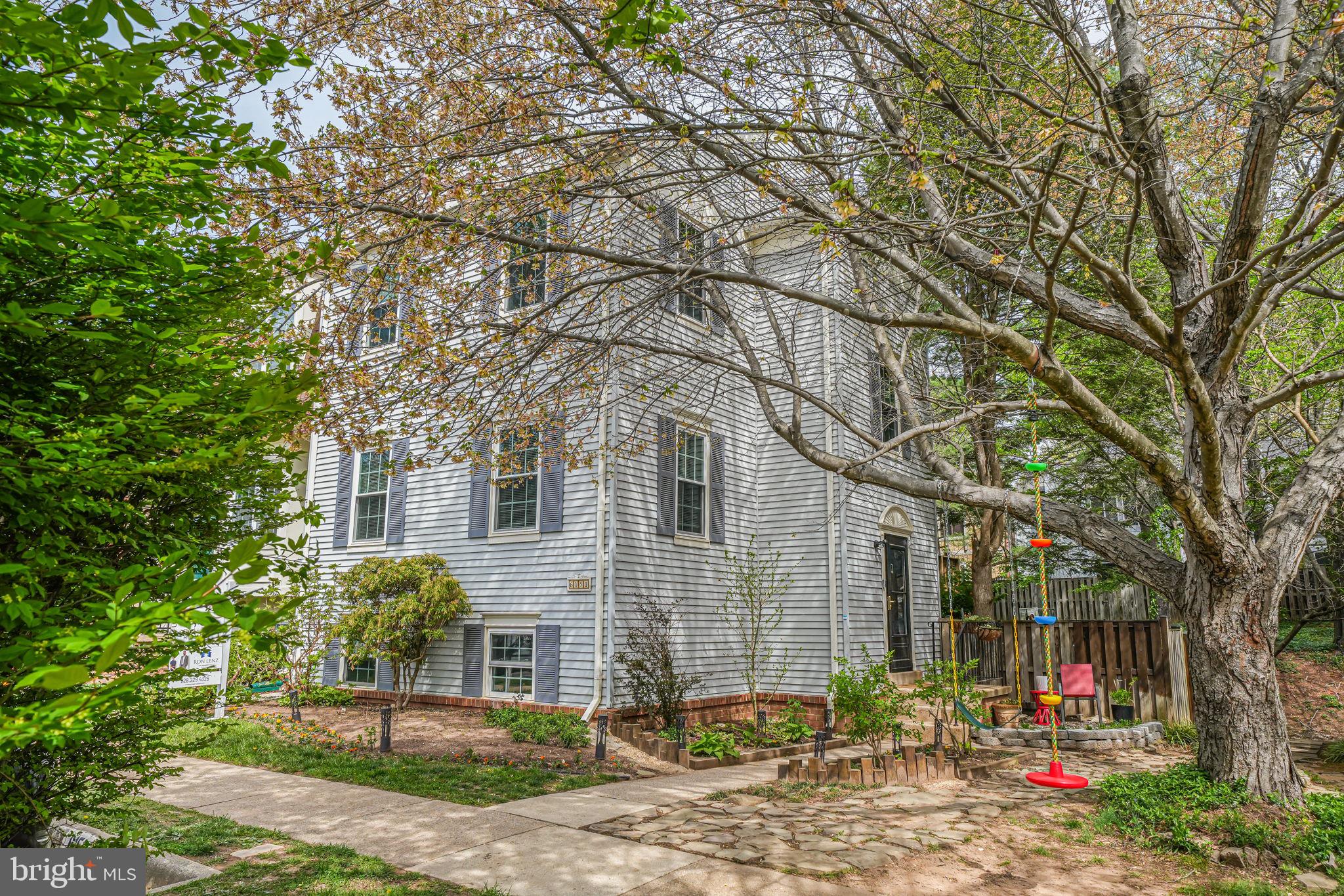 6151 Green Hollow Ct