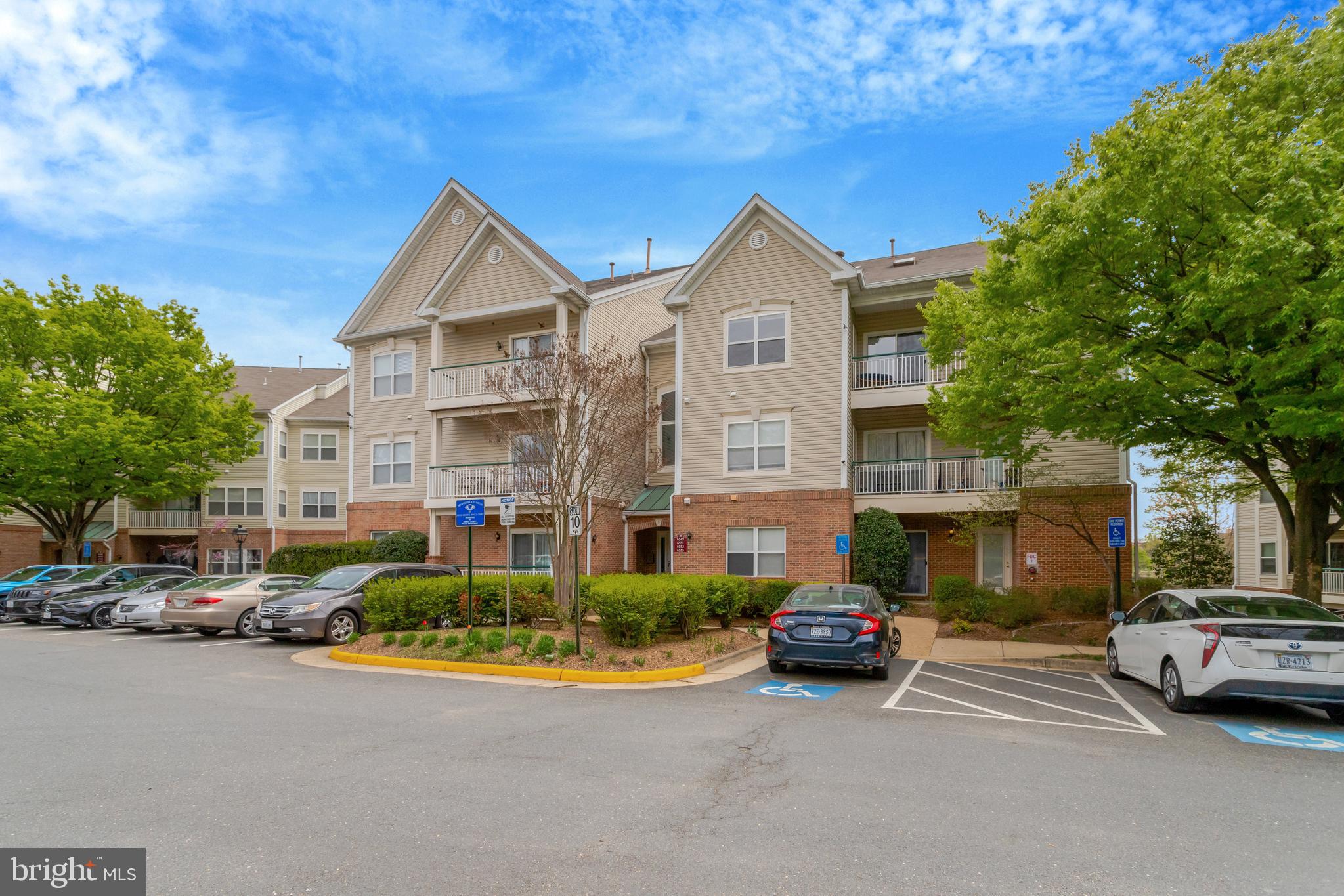 6553 Grange Ln #203