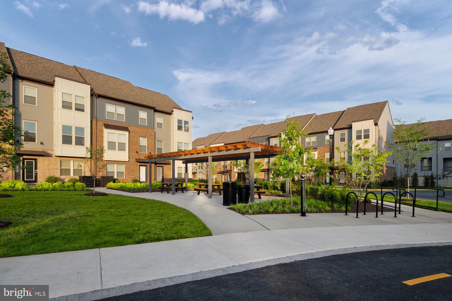 2124 Acadia Rd
