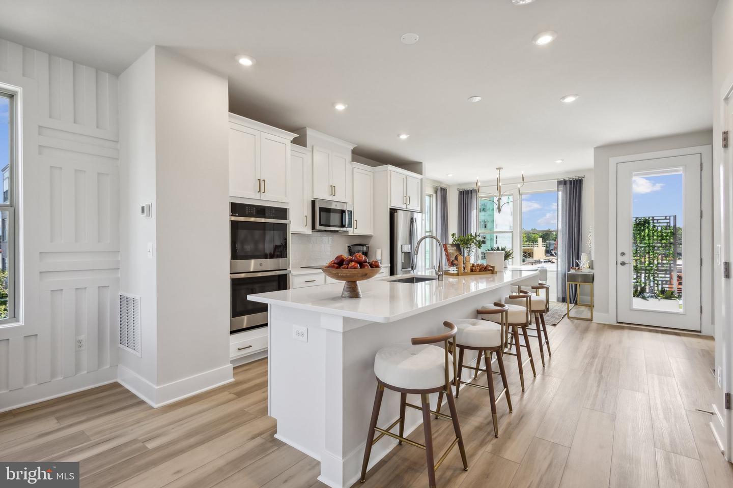 2124 Acadia Rd