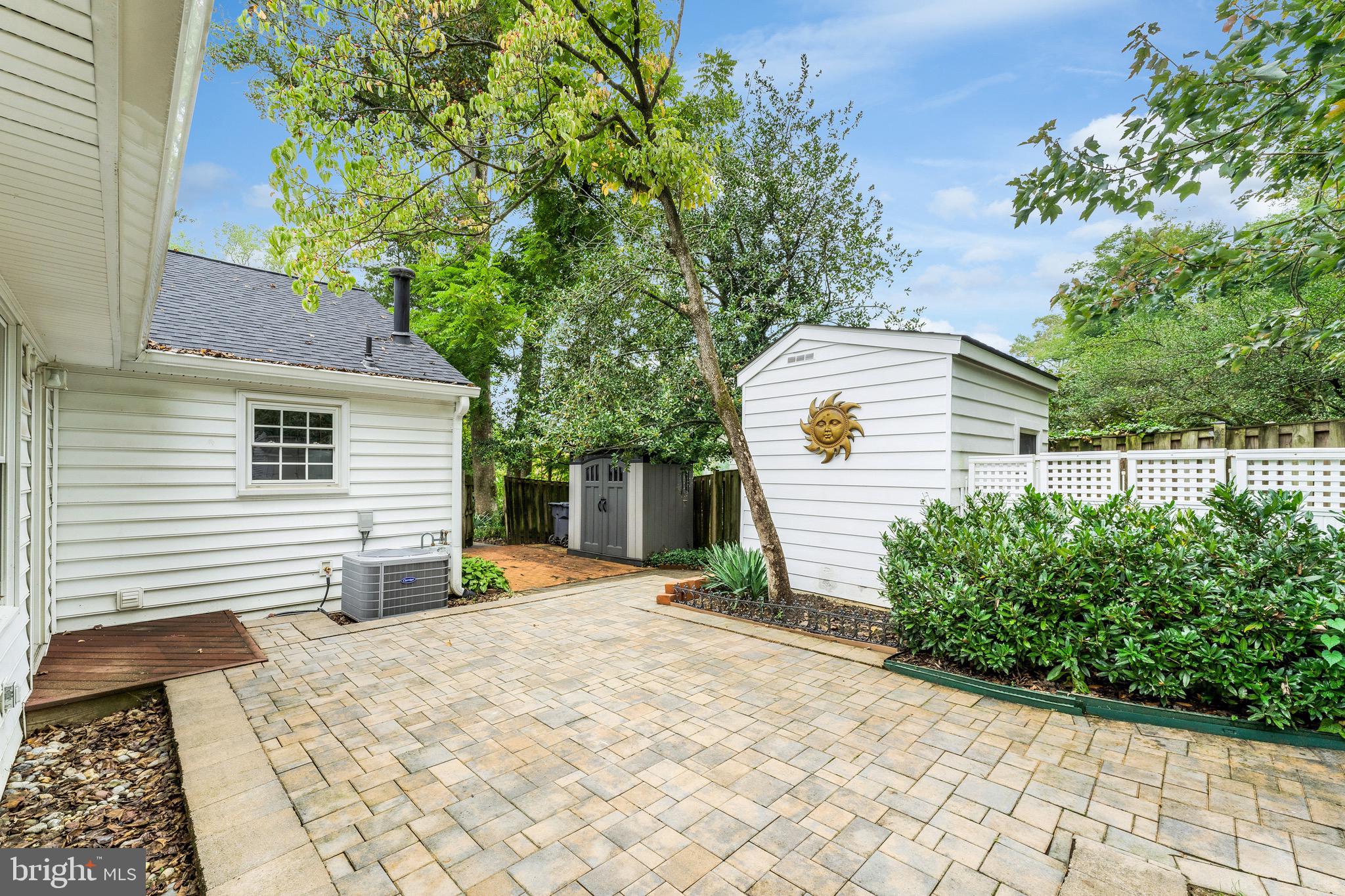 8611 CANTERBURY DRIVE
