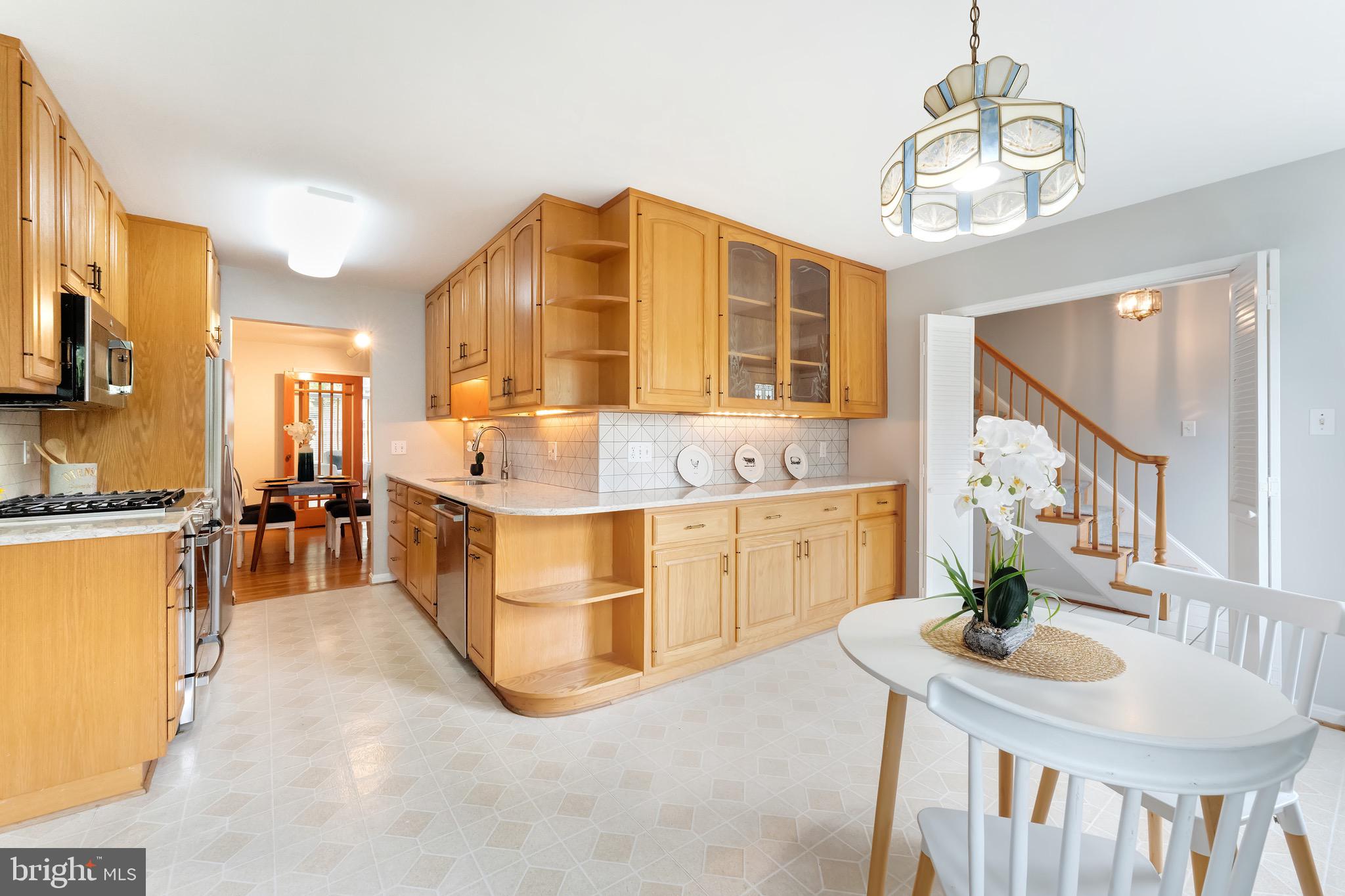 8611 CANTERBURY DRIVE