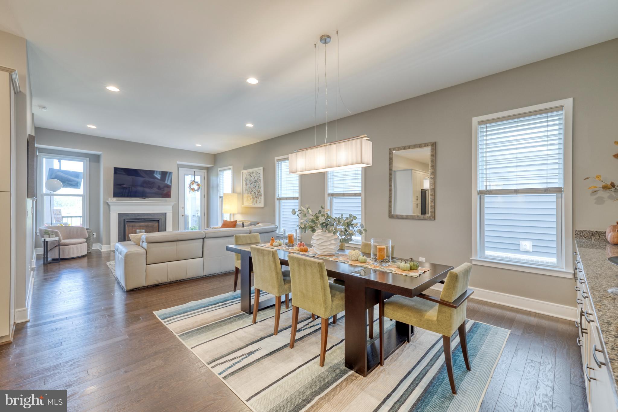 42858 Beaver Crossing SQUARE