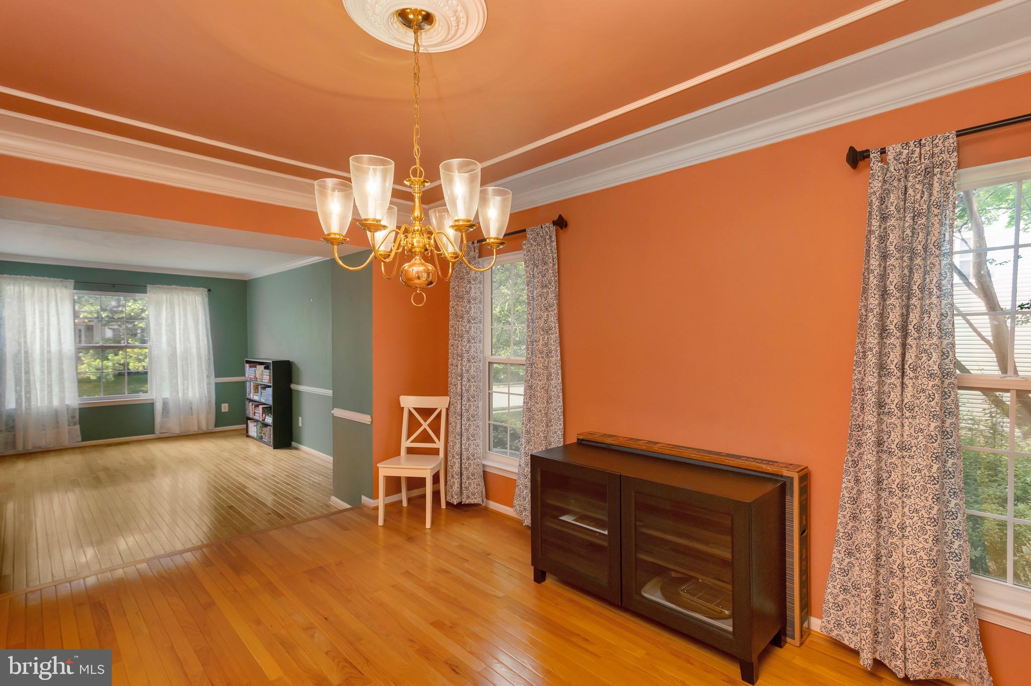 305 Oakcrest Manor Dr NE