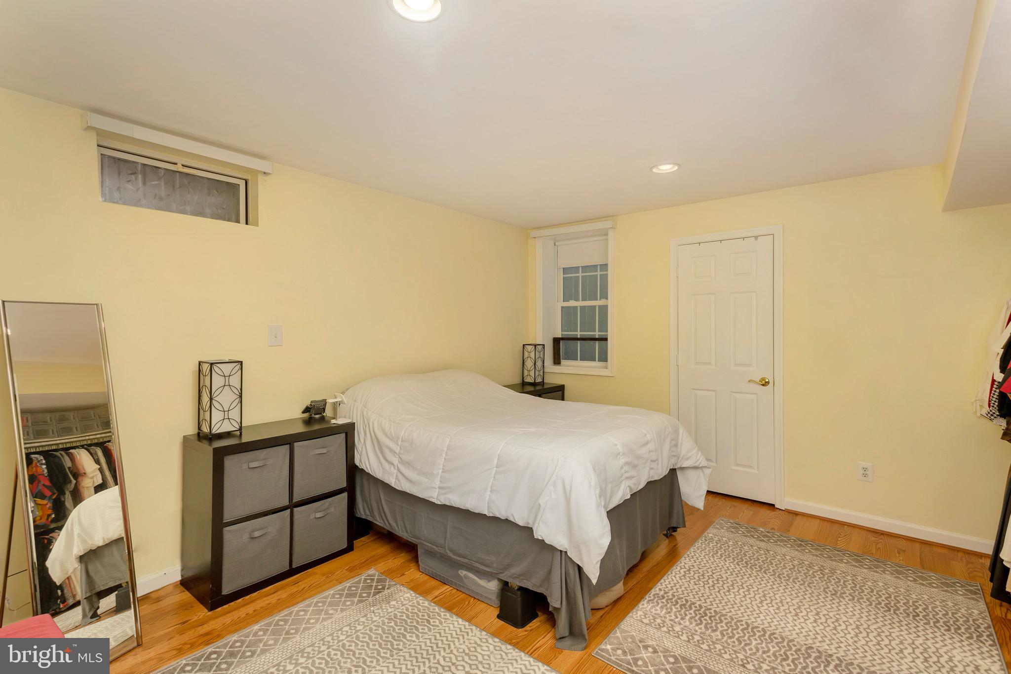 305 Oakcrest Manor Dr NE