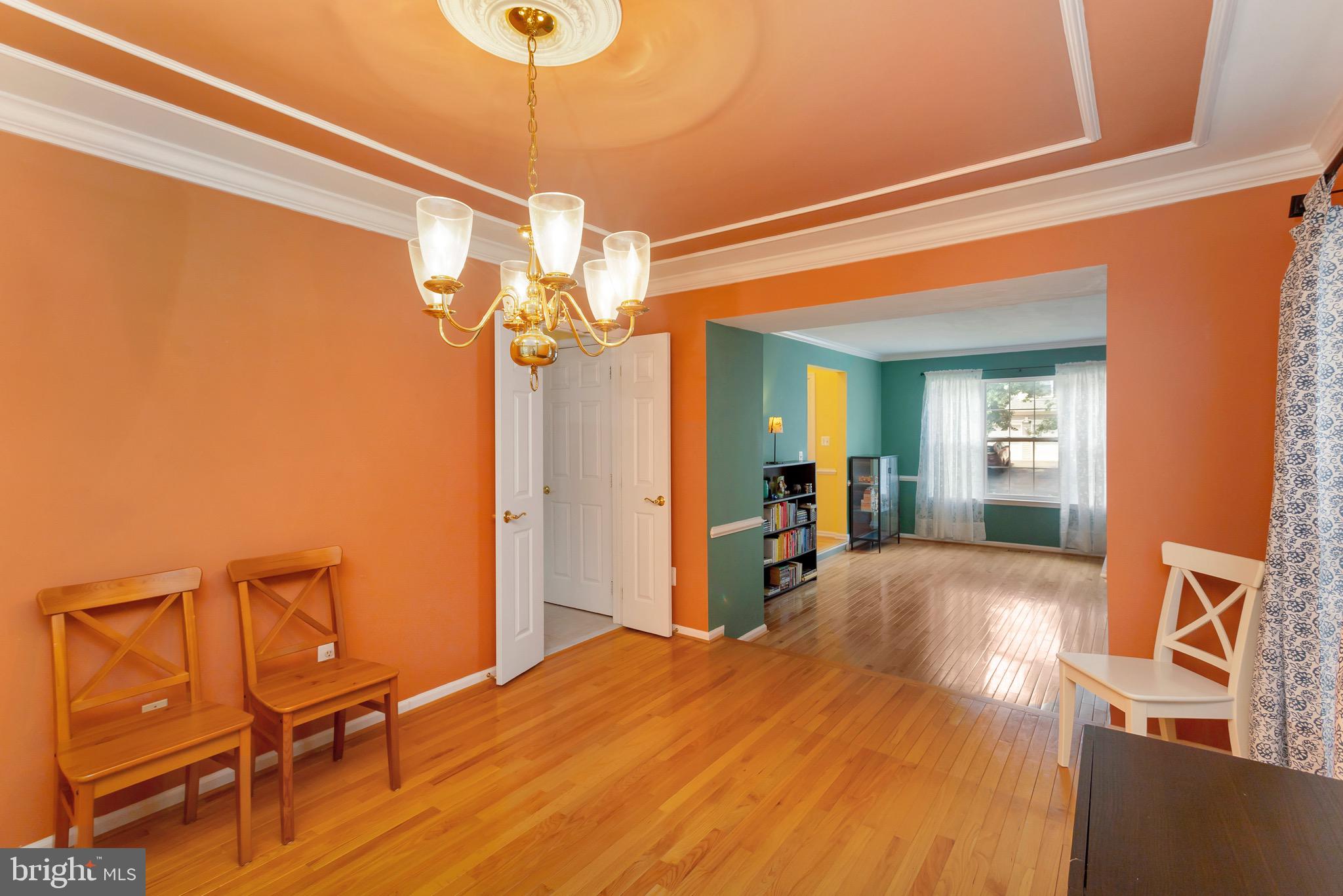 305 Oakcrest Manor Dr NE