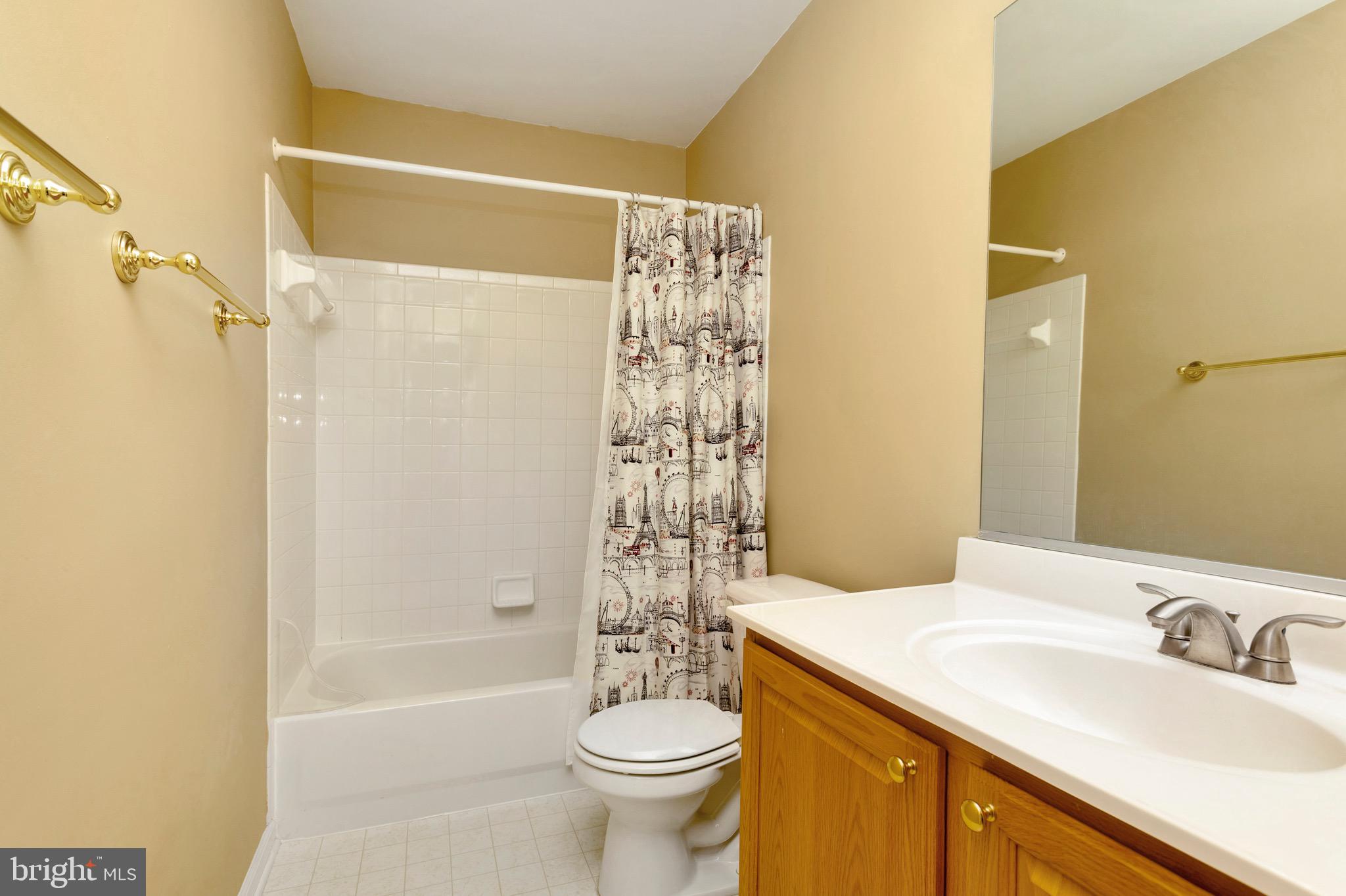 305 Oakcrest Manor Dr NE