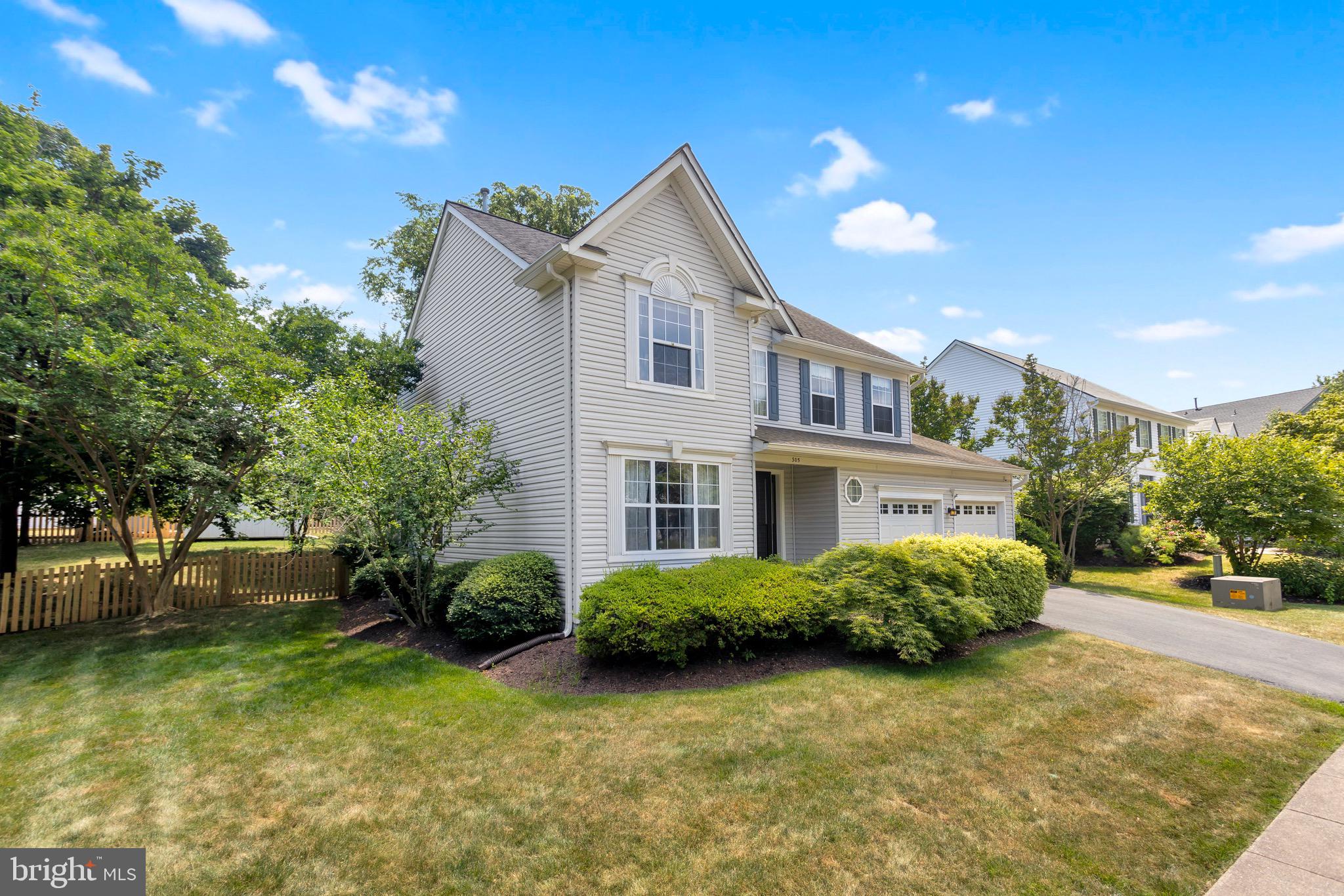 305 Oakcrest Manor Dr NE