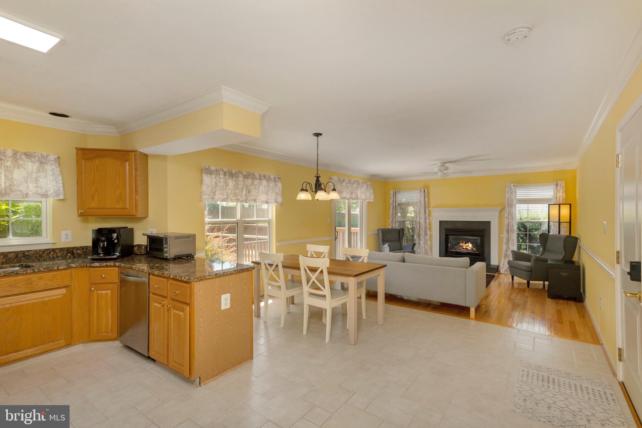 305 Oakcrest Manor Dr NE