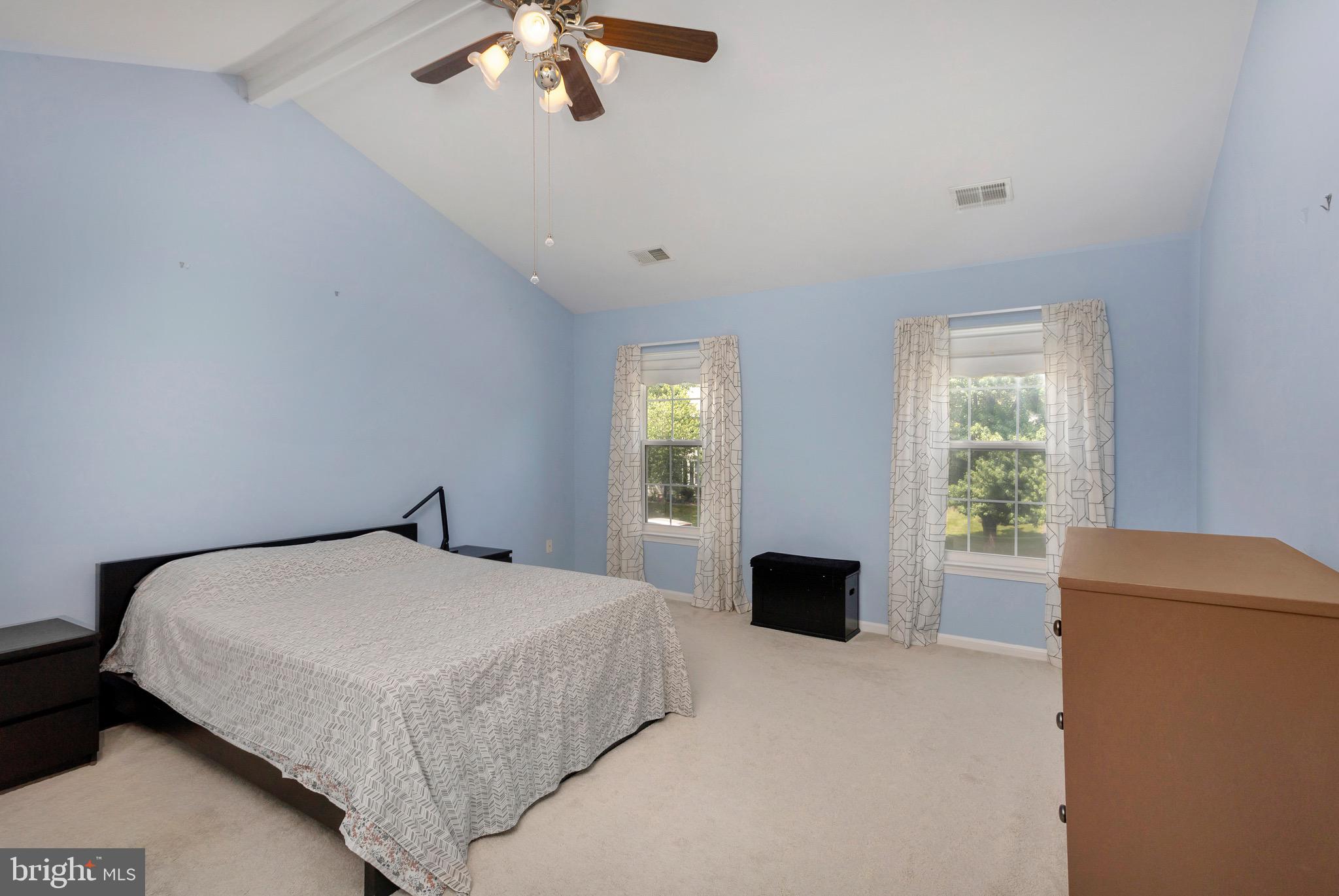 305 Oakcrest Manor Dr NE