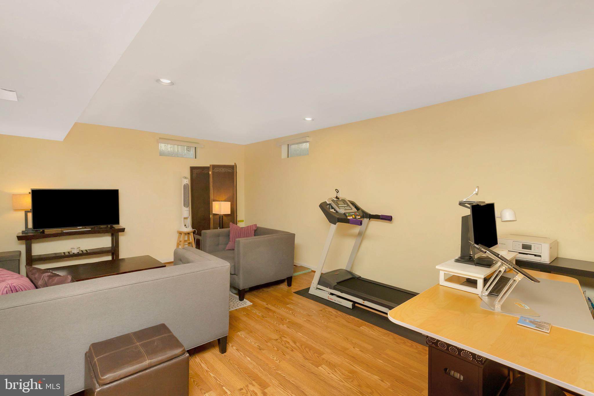 305 Oakcrest Manor Dr NE
