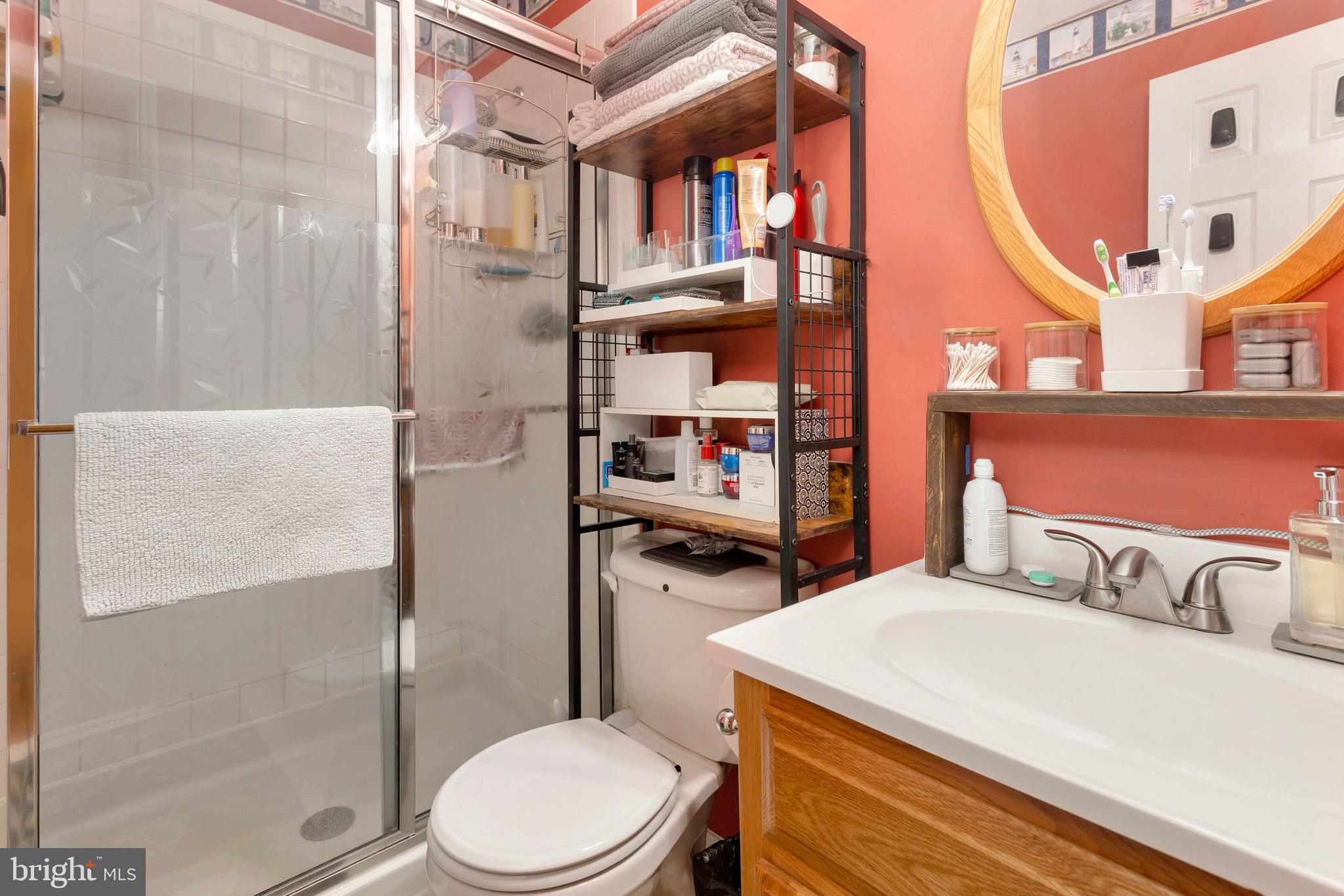 305 Oakcrest Manor Dr NE