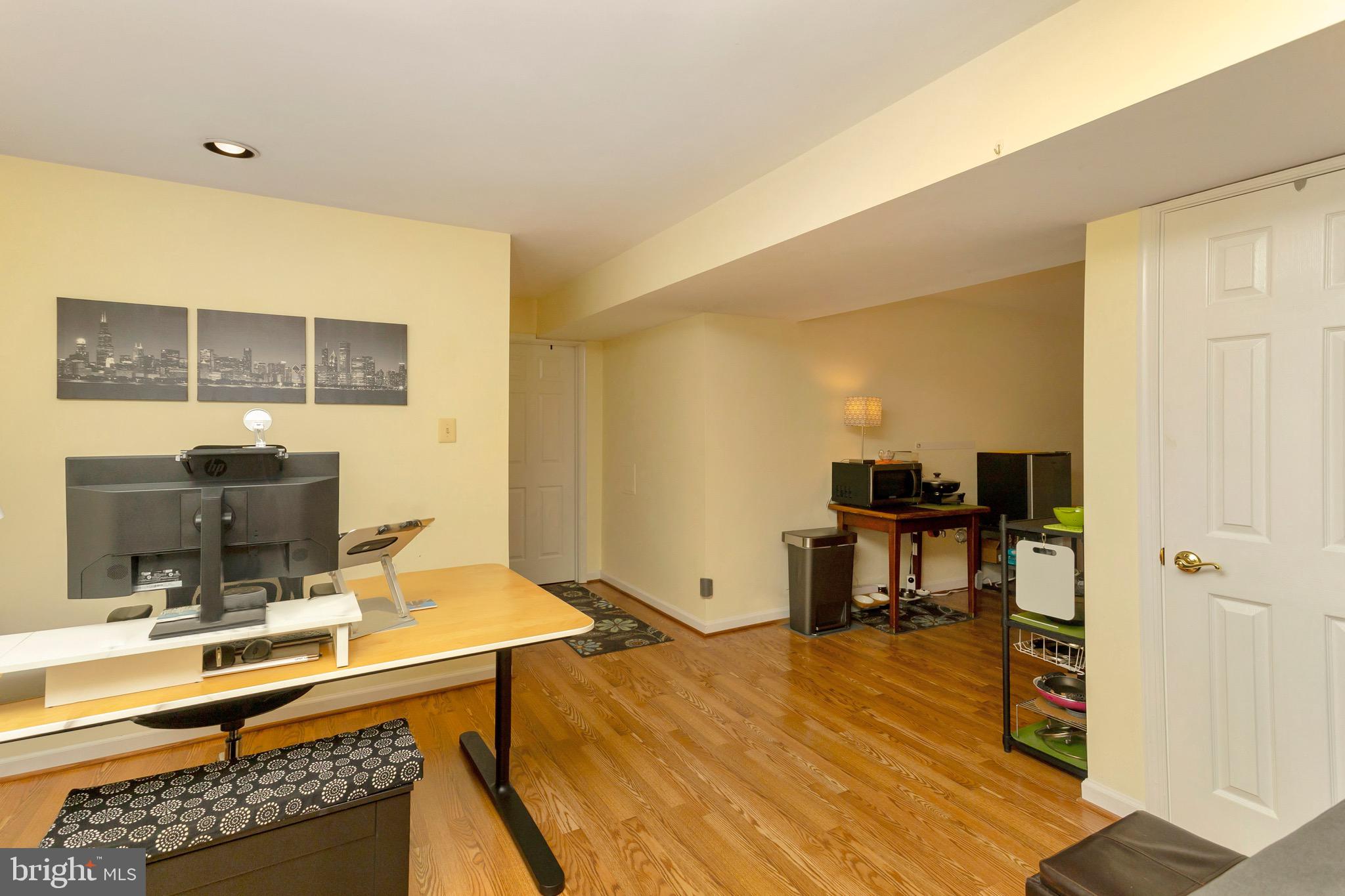 305 Oakcrest Manor Dr NE