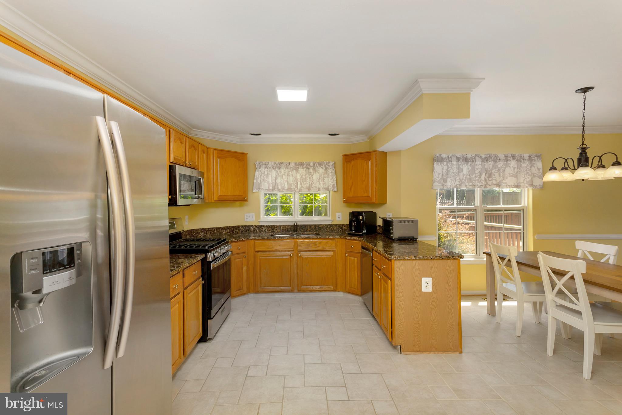 305 Oakcrest Manor Dr NE