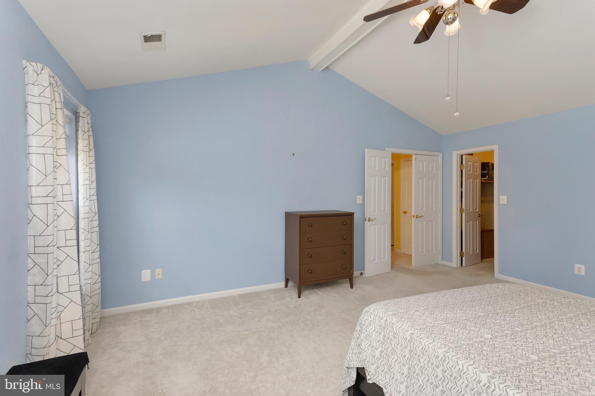 305 Oakcrest Manor Dr NE