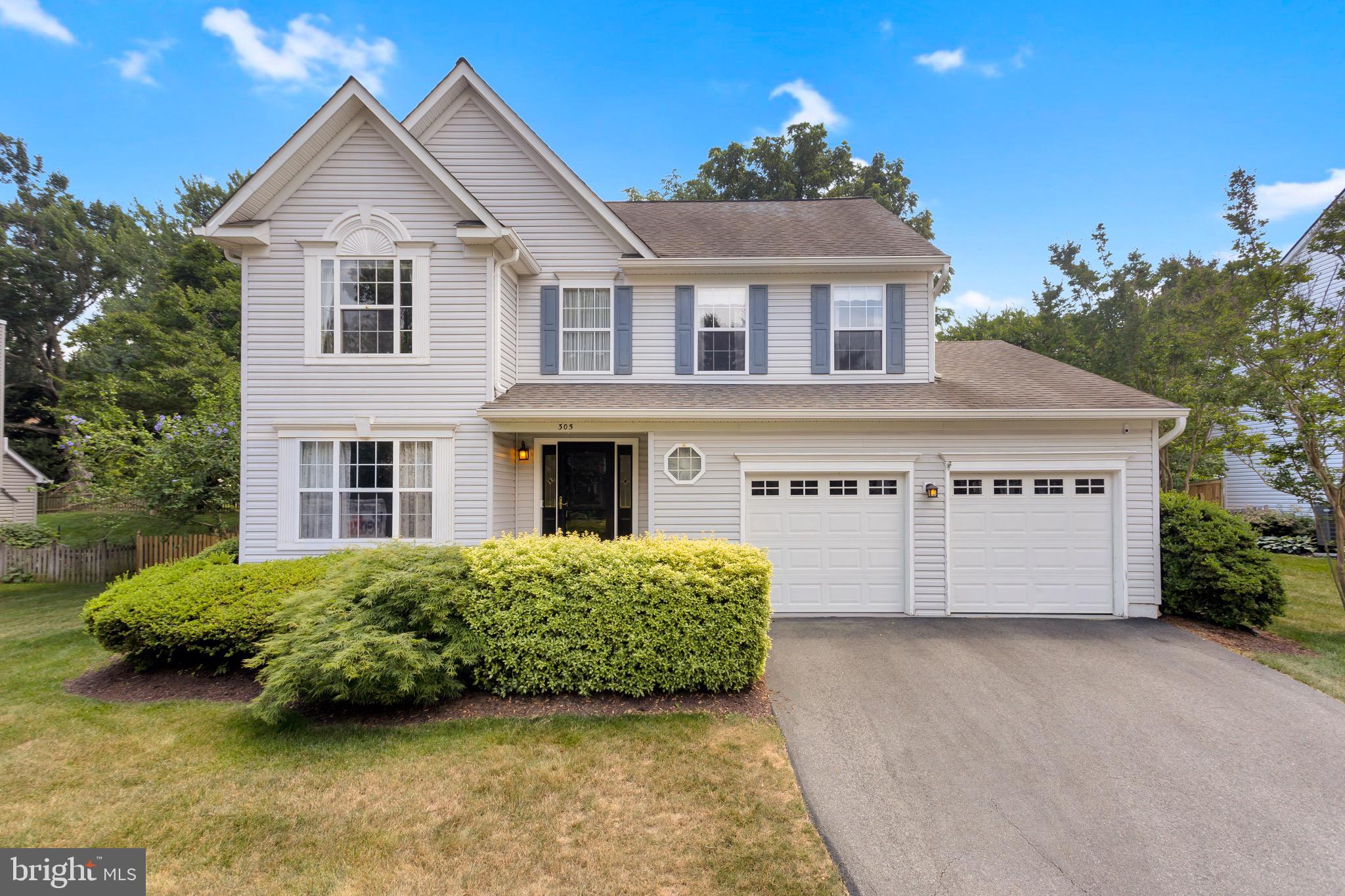 305 Oakcrest Manor Dr NE