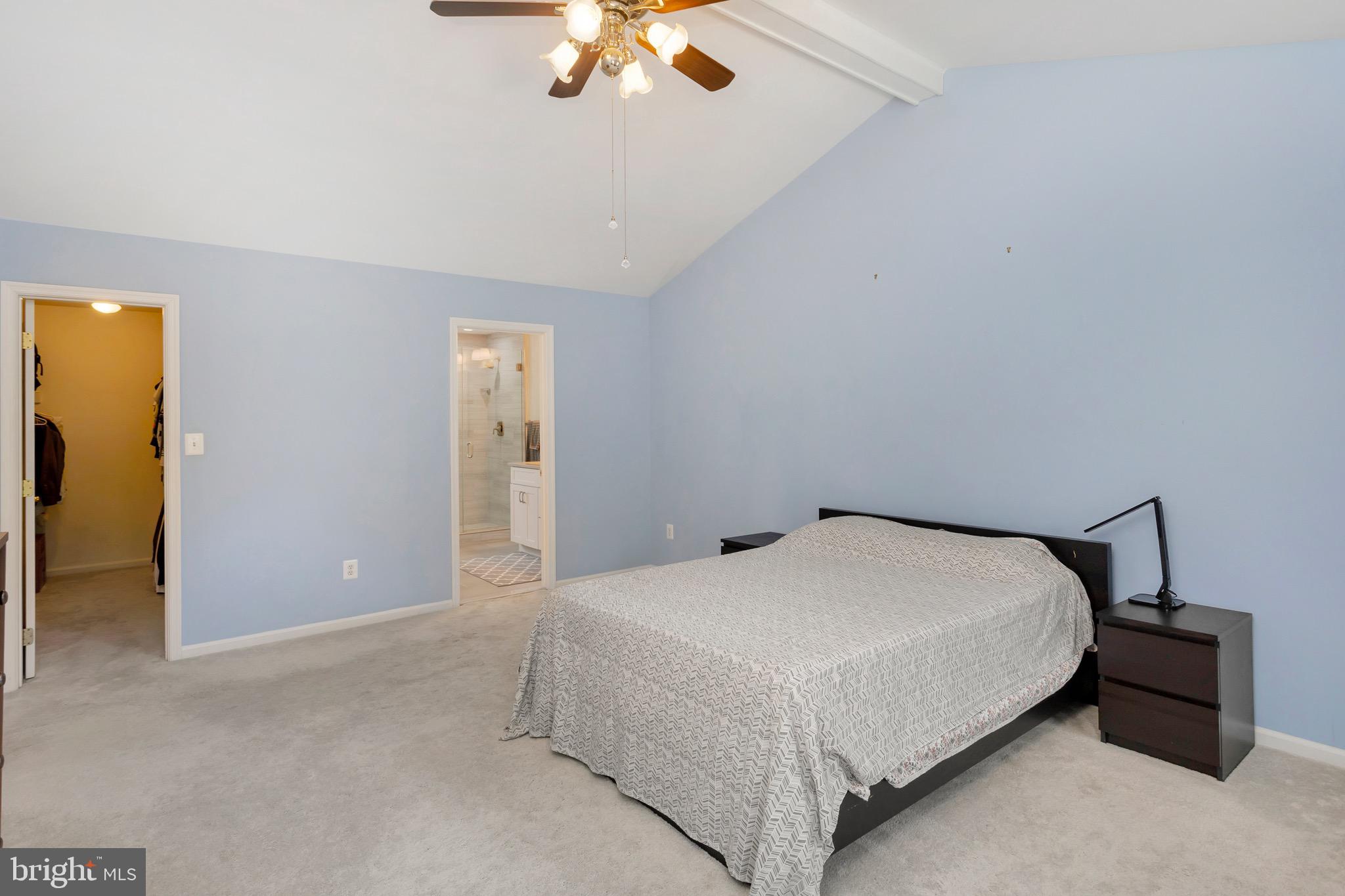 305 Oakcrest Manor Dr NE