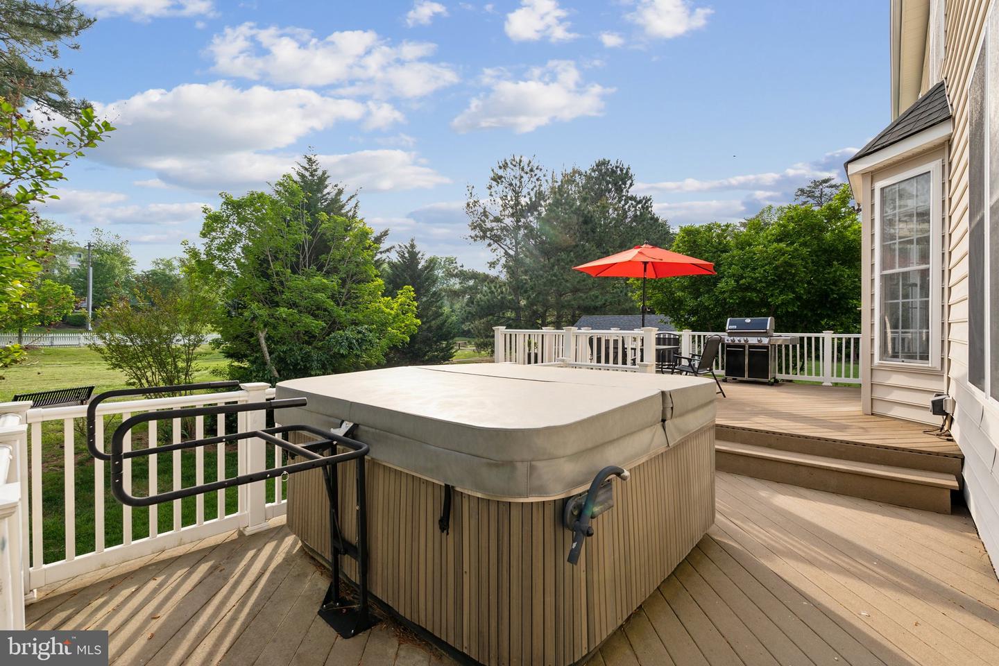 6 Crawford Ln