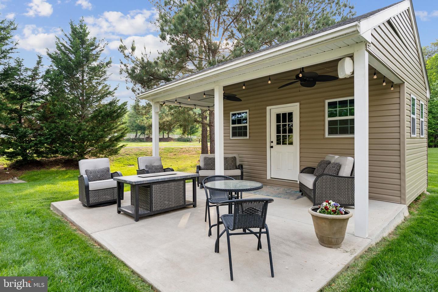 6 Crawford Ln