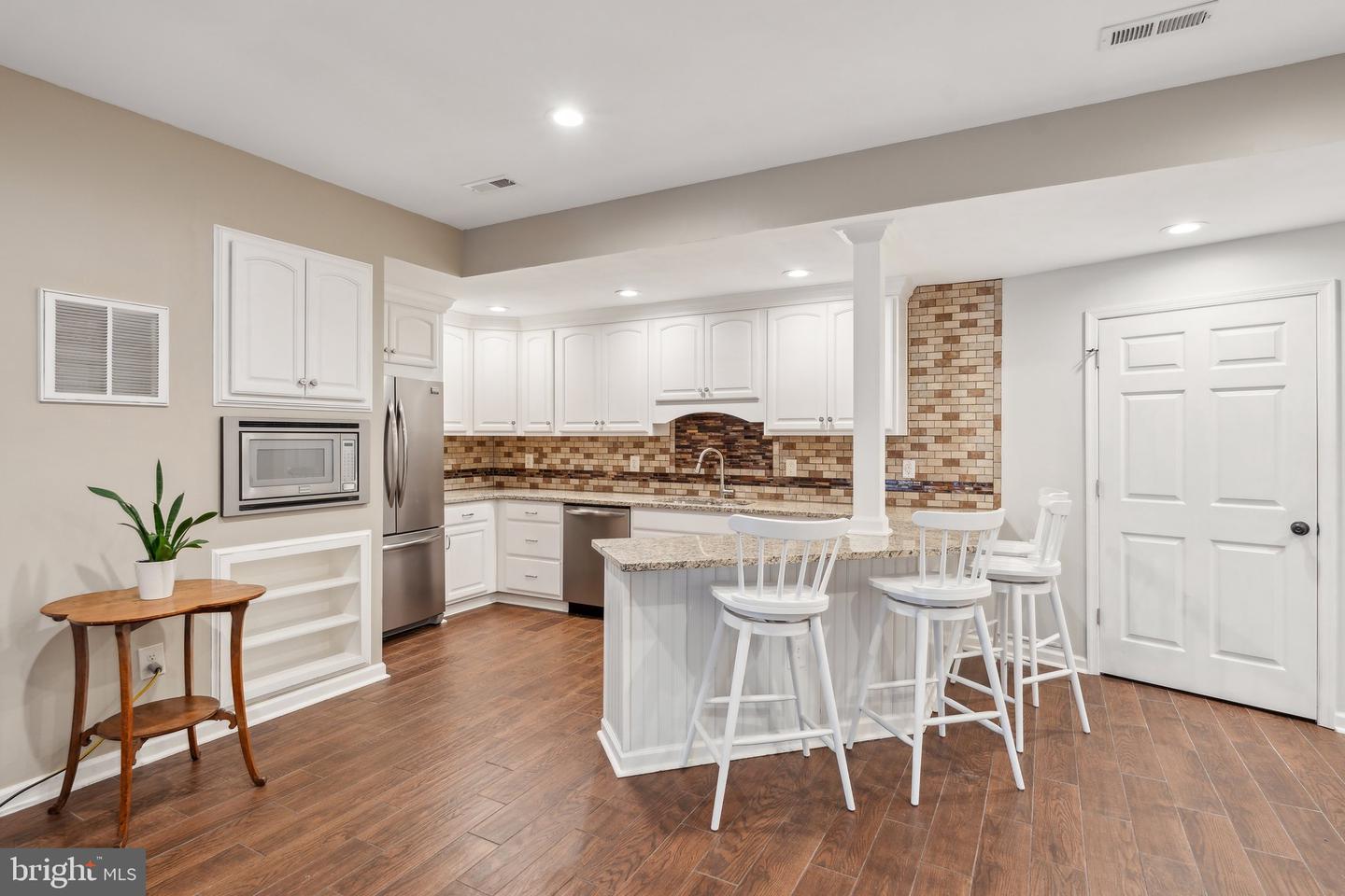 6 Crawford Ln