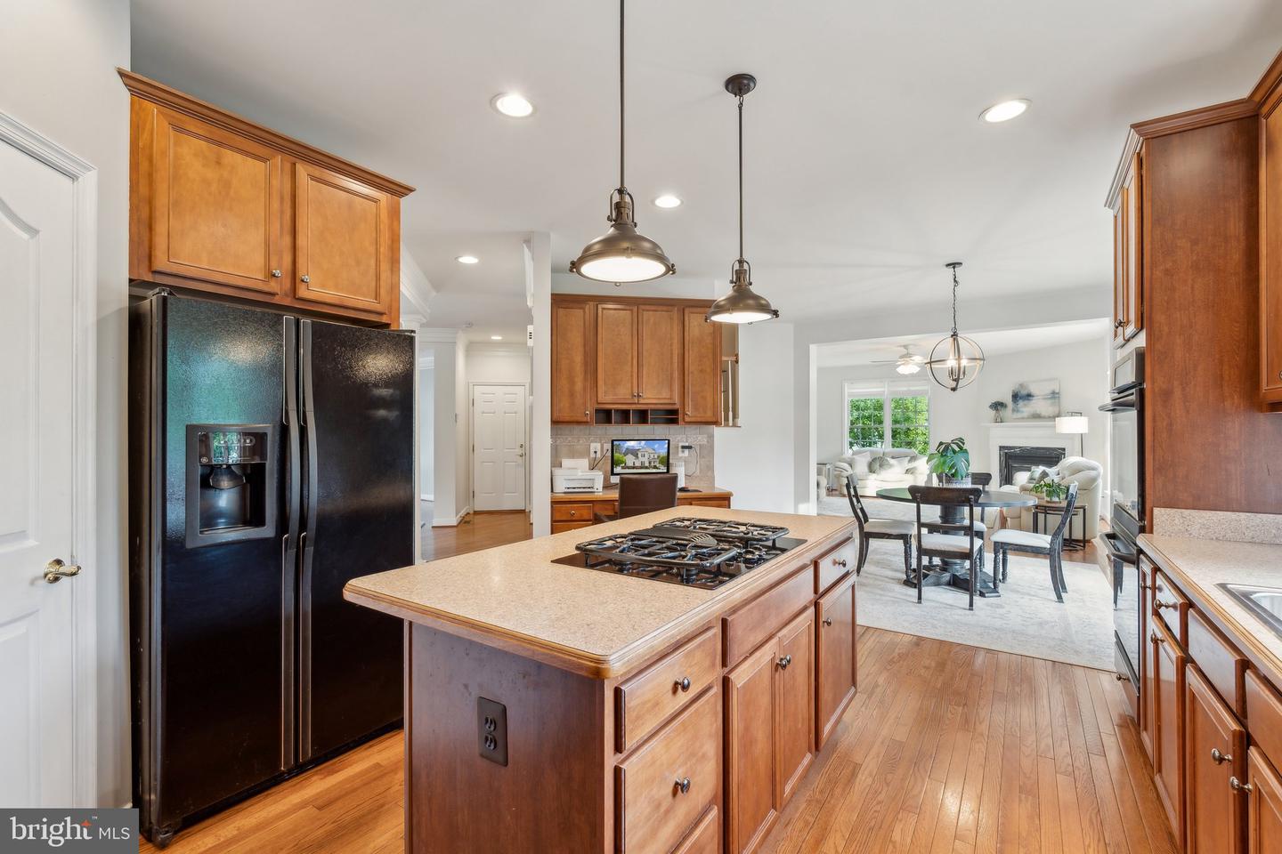 6 Crawford Ln