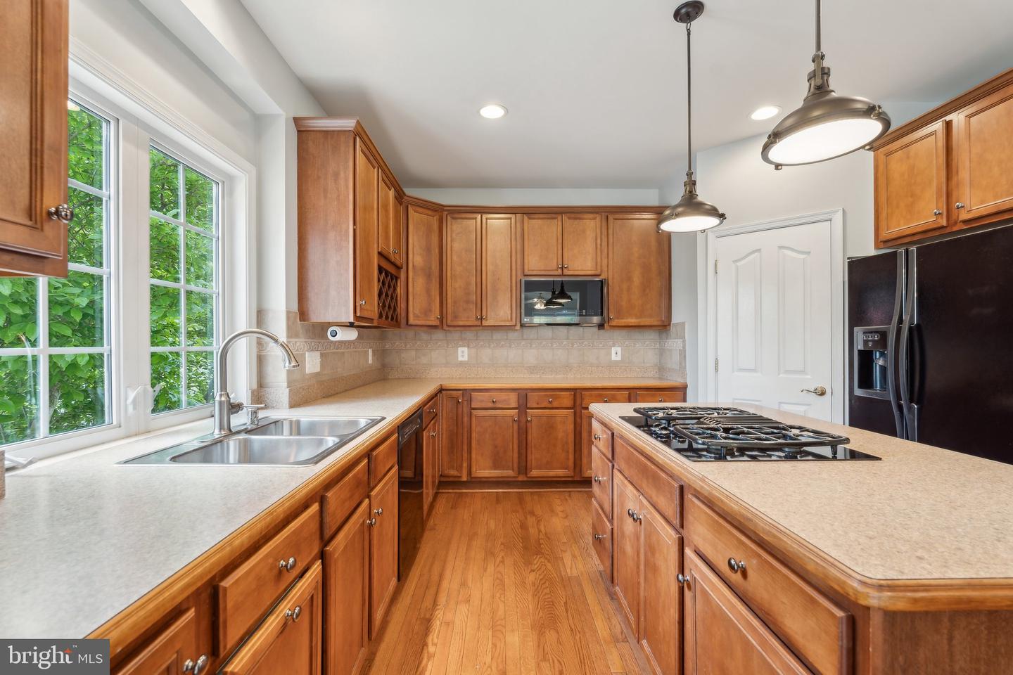 6 Crawford Ln
