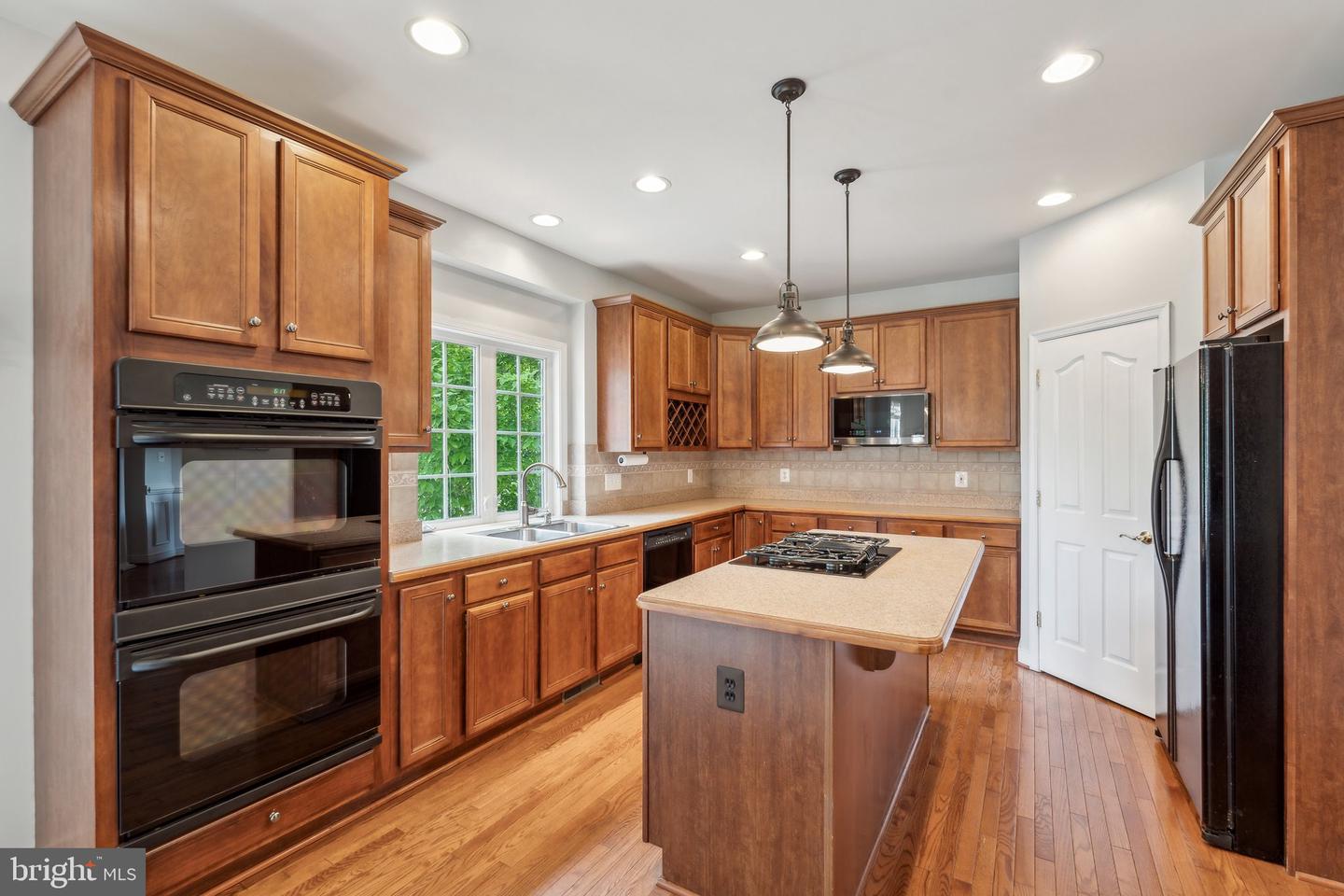 6 Crawford Ln