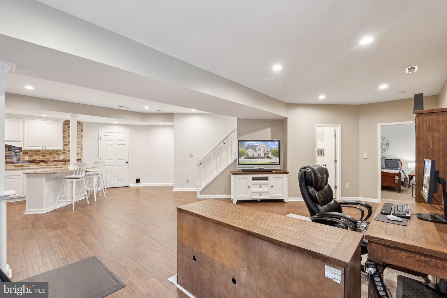 6 Crawford Ln