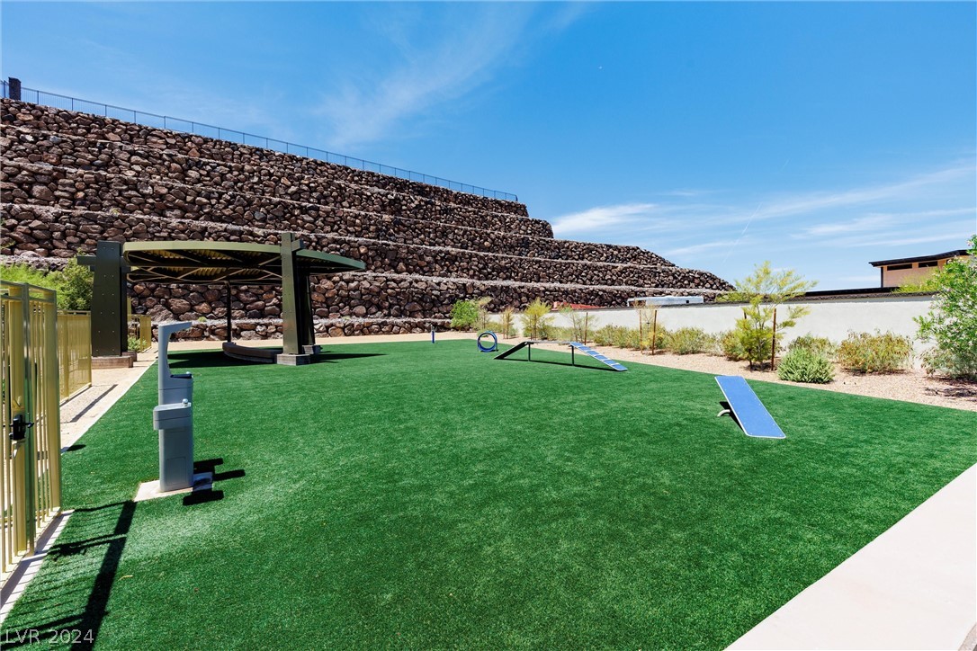 32 High Knoll Court