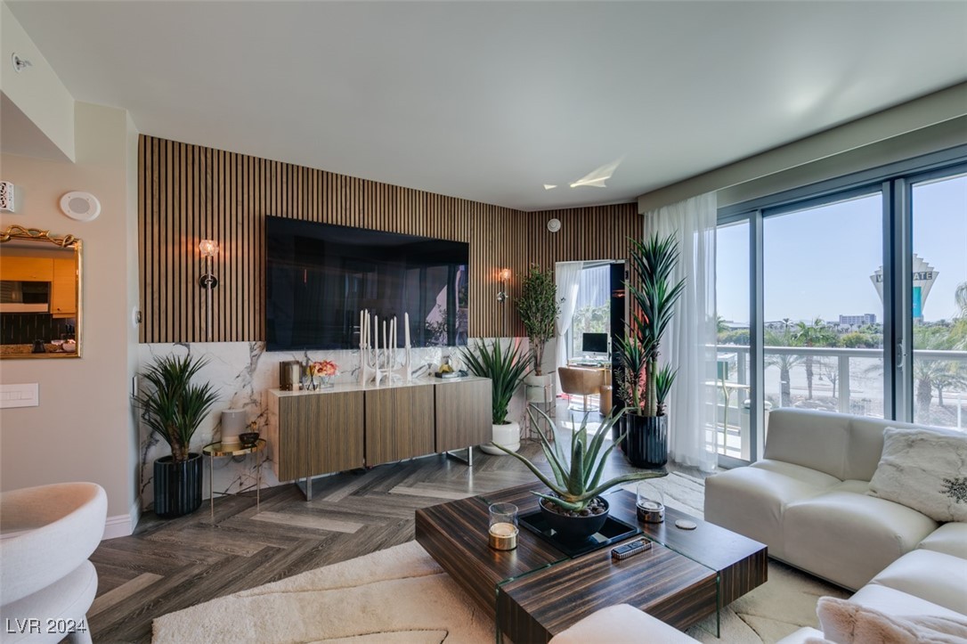 222 Karen Avenue 305