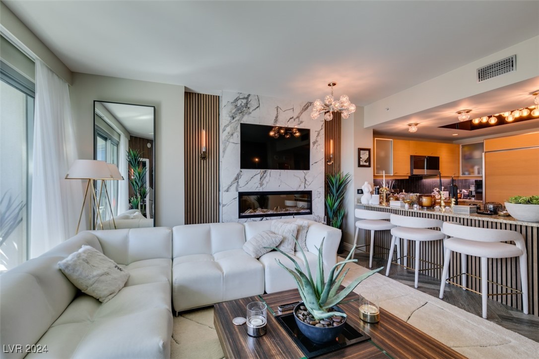 222 Karen Avenue 305