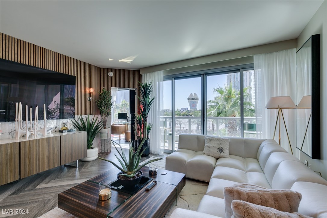 222 Karen Avenue 305