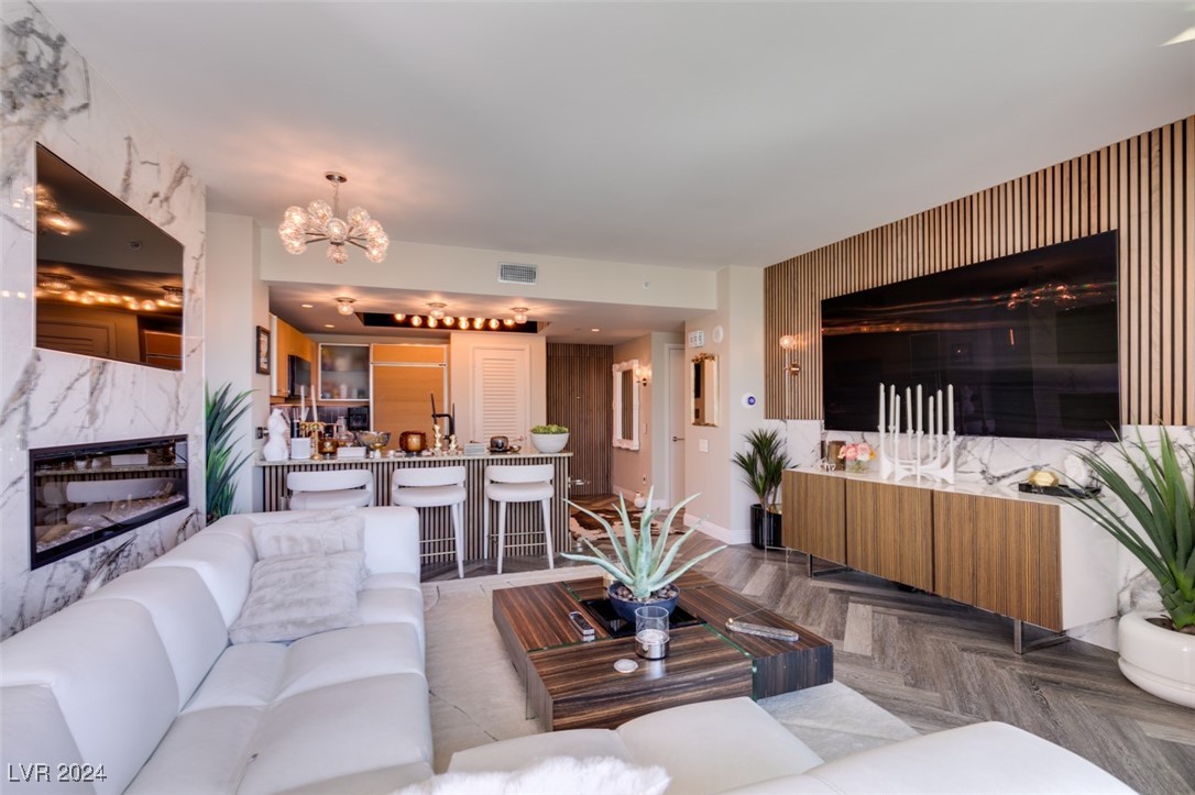 222 Karen Avenue 305