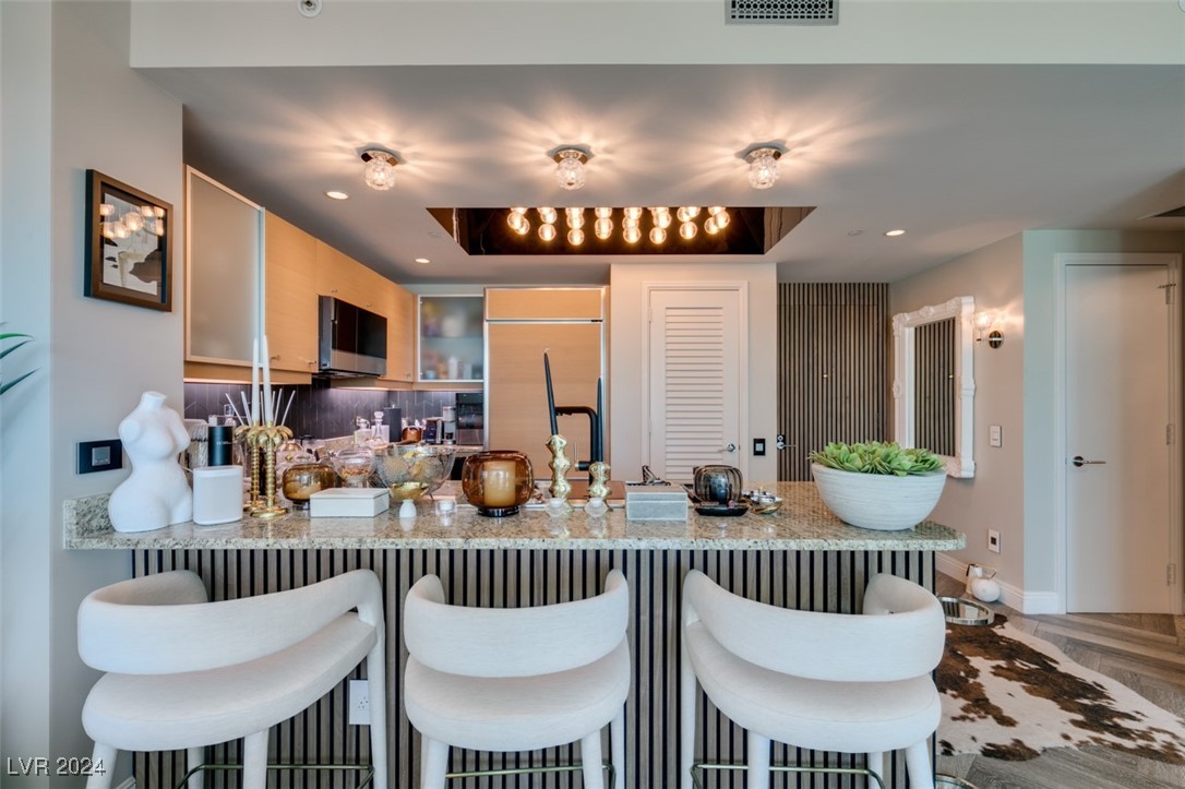 222 Karen Avenue 305