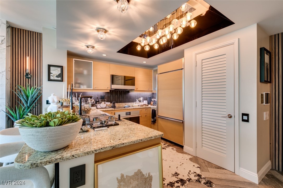 222 Karen Avenue 305